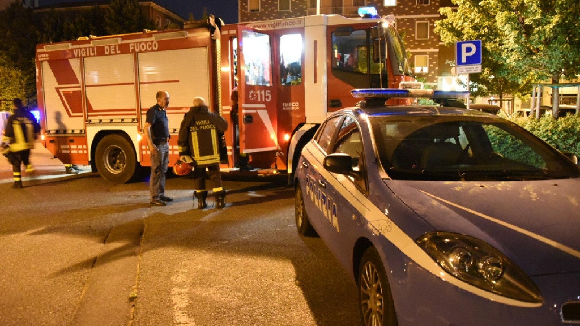 Via Gadolini, scoppio e incendio in un ufficio: intervento dei pompieri