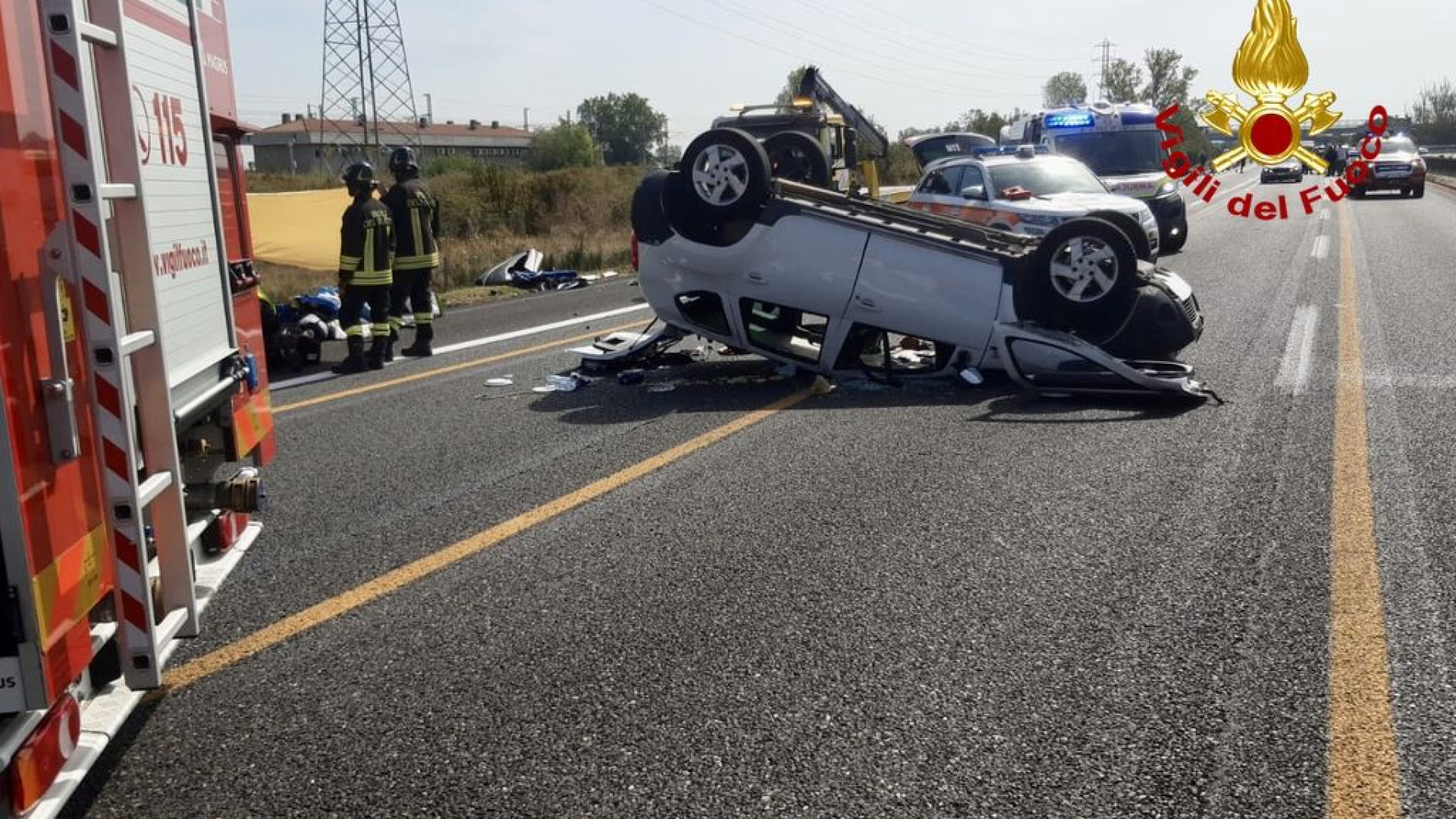Auto si ribalta sull'A1 all'altezza di Pontenure: ferito anche un bambino