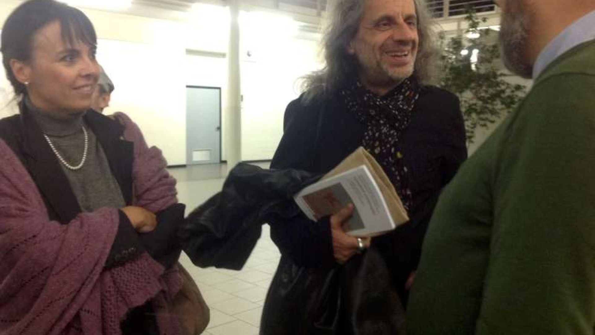 Alessandro Bergonzoni stasera al Municipale: "Giovani, siate esseri"