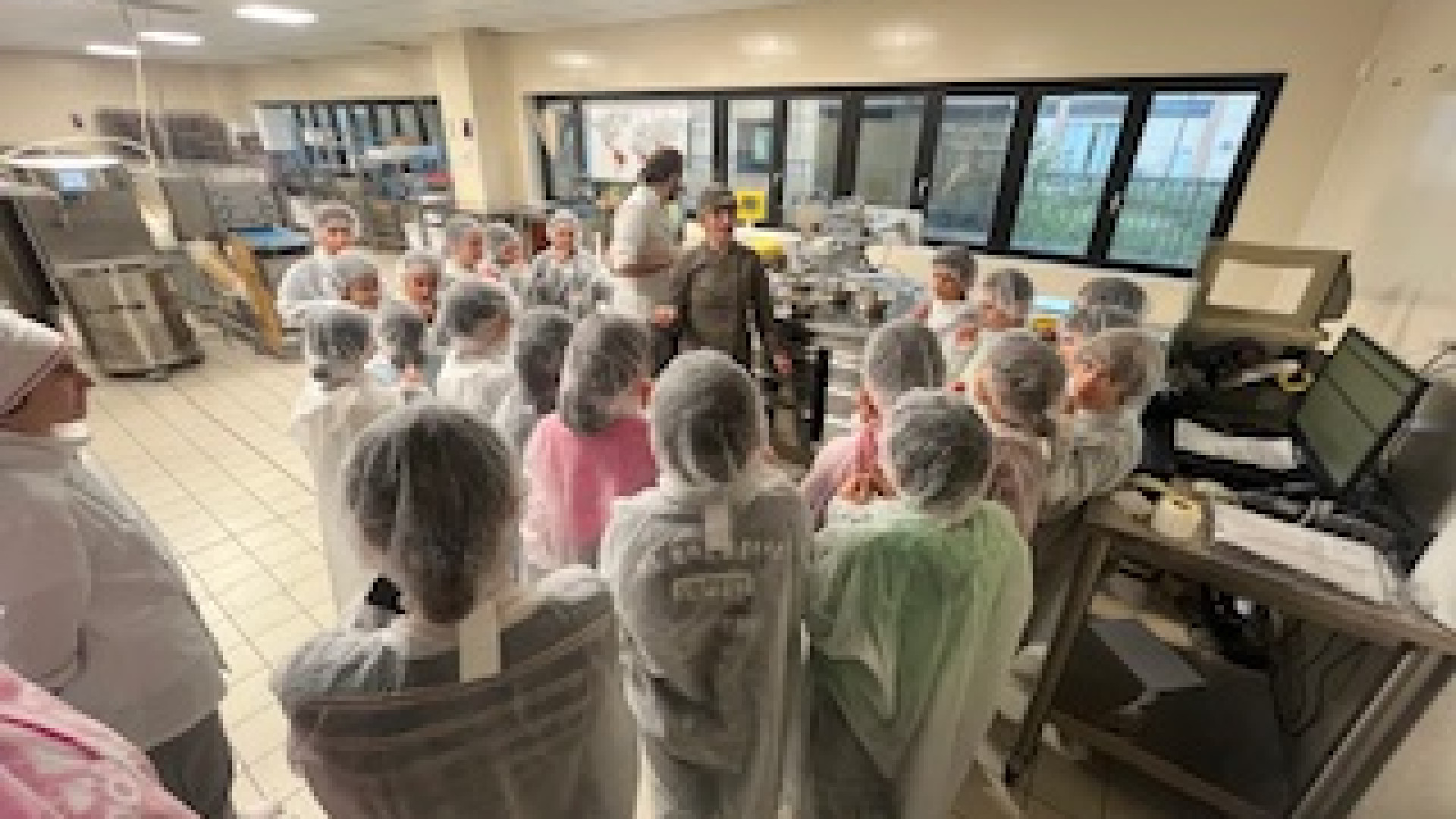 Solidarietà con il cioccolato: Bardini, Banca di Piacenza e Libertà insieme per le scuole