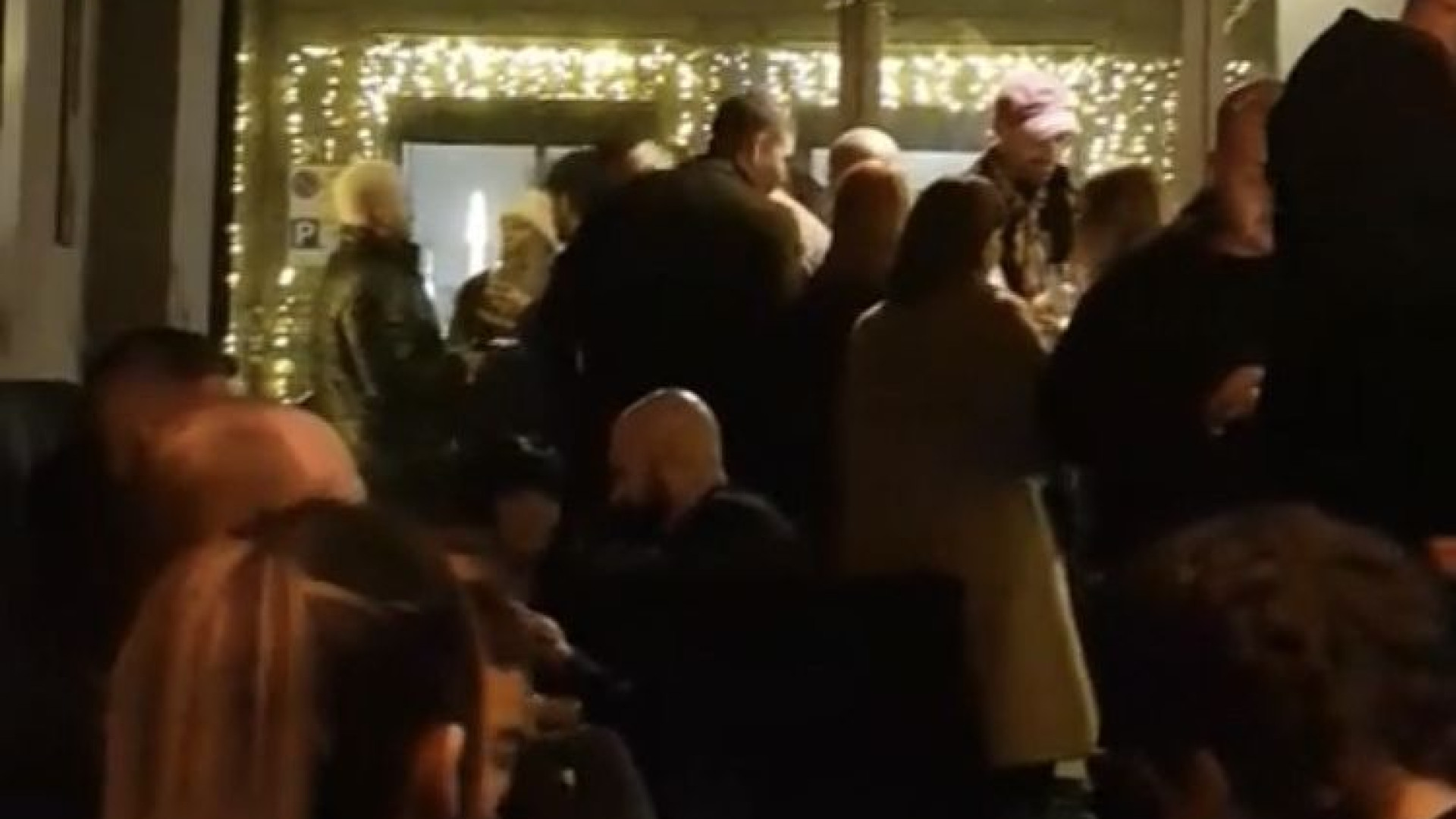 Assembramenti senza mascherina. "Non si riesce a far rispettare le regole"