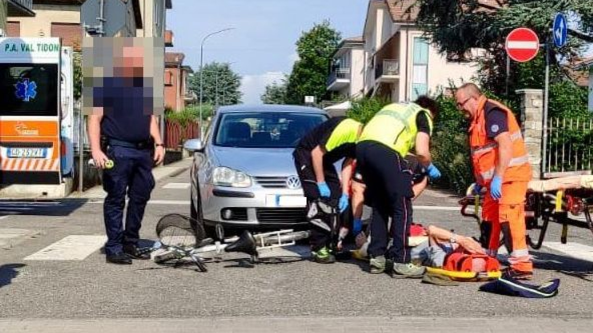 Castel San Giovanni, ciclista di 89 anni investito da auto: non è in pericolo di vita