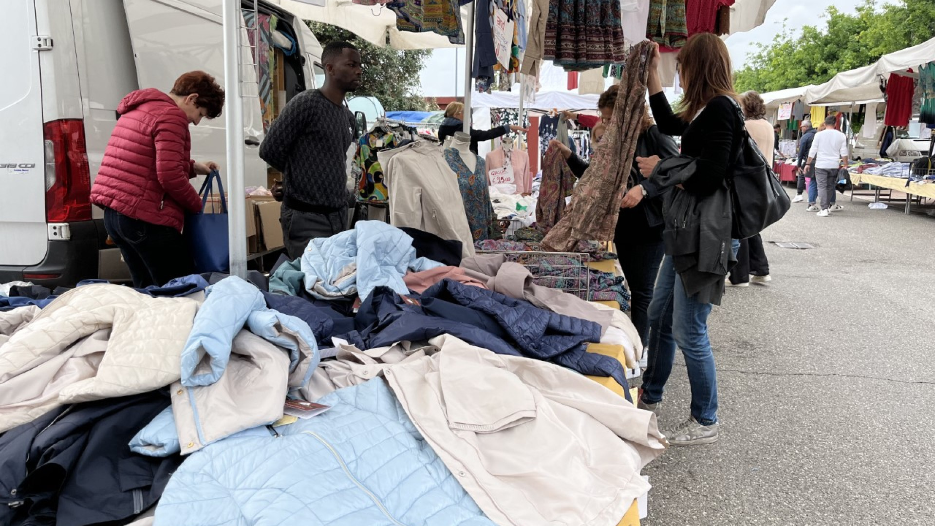 Moda e buon cibo: al Centro Gotico è tornato il Mercato del Forte