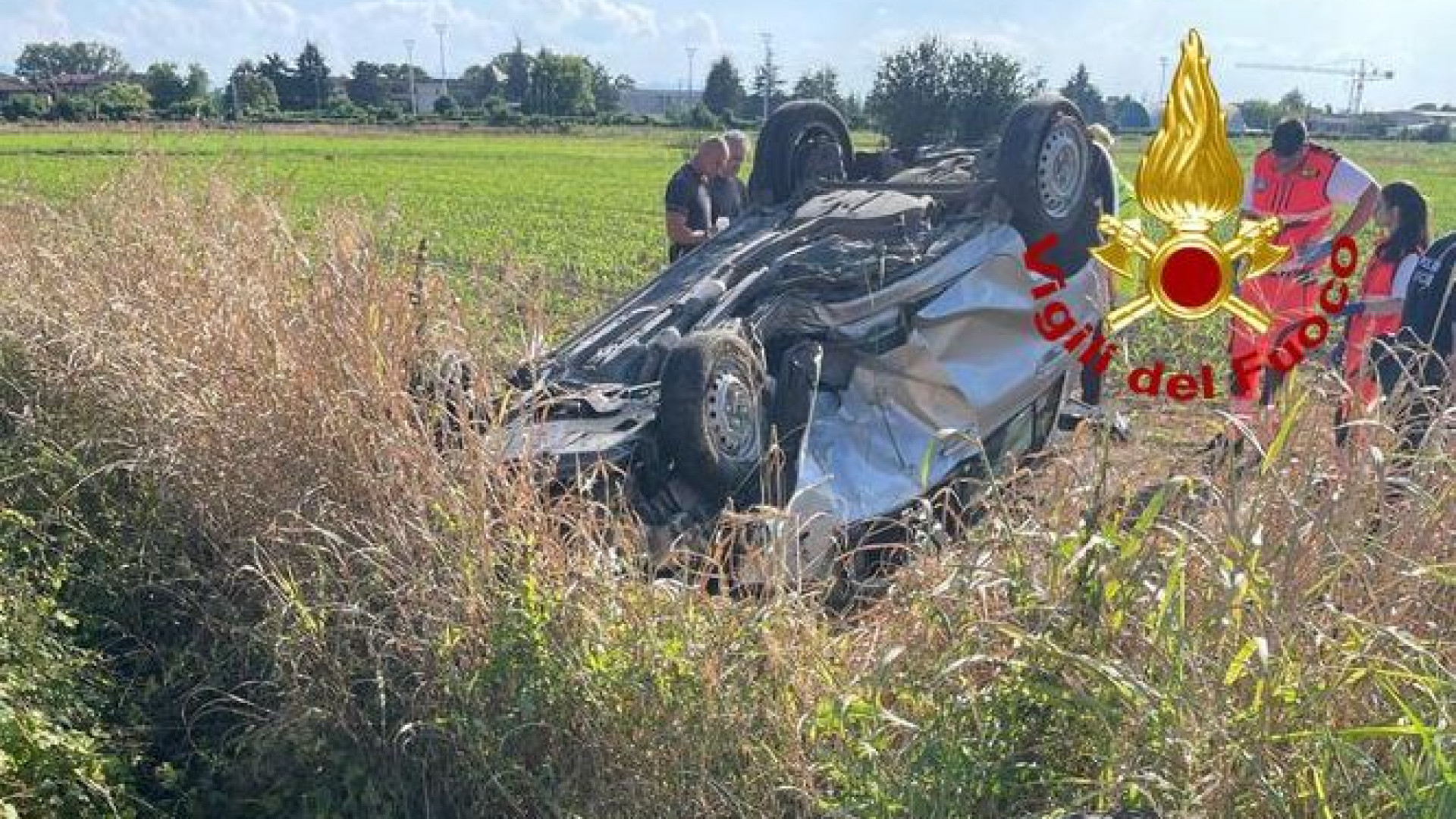 Auto fuori strada a Roveleto: due feriti gravi, interviene l'elisoccorso