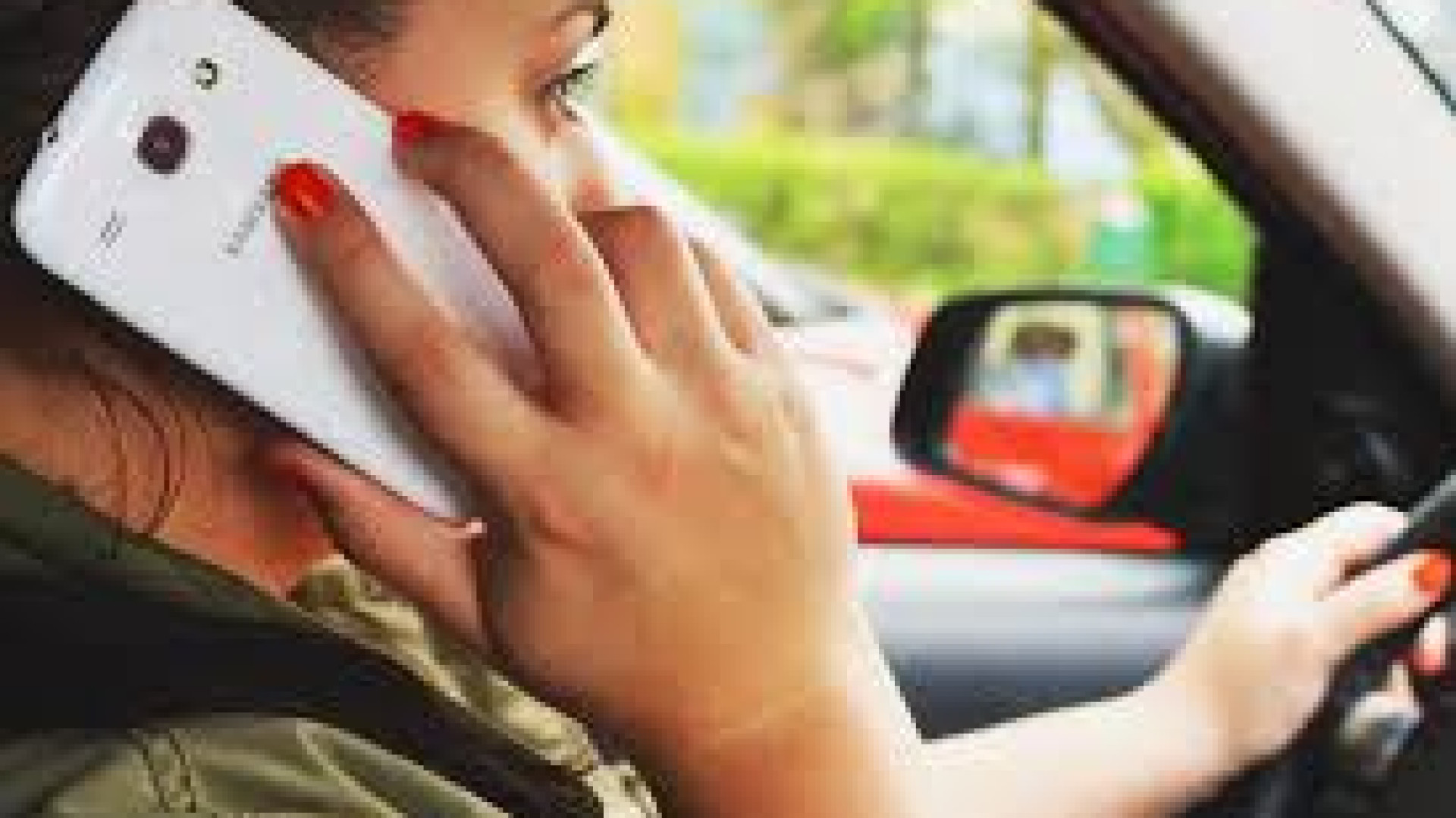 Telefonino alla guida: impennata delle multe, 414 sanzioni nel 2018
