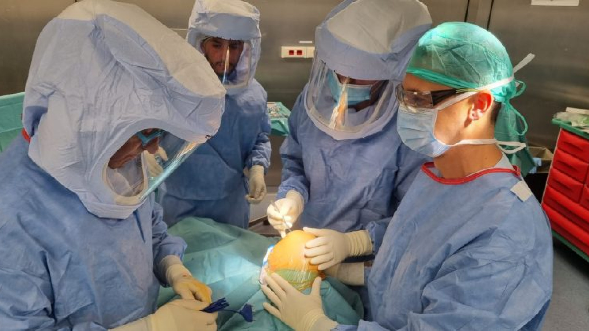 Protesi al ginocchio: medico piacentino pioniere di una tecnica innovativa