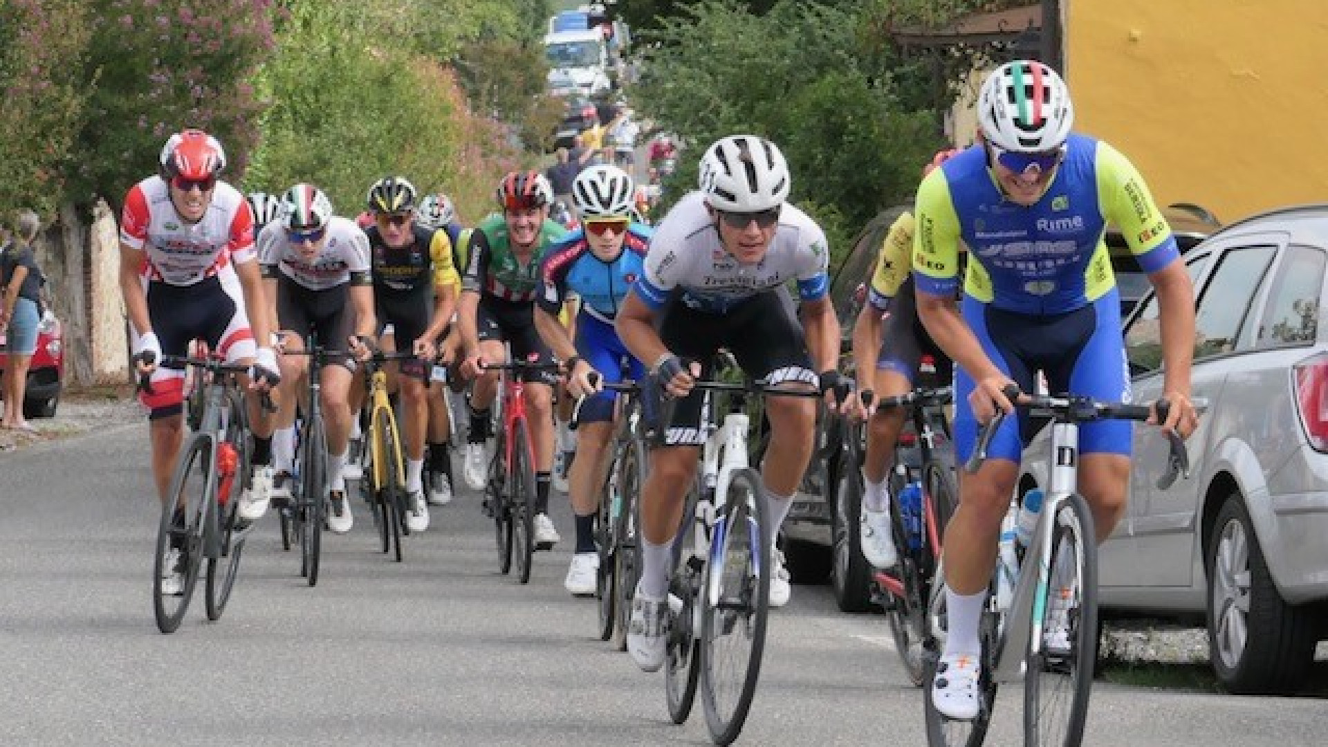 Ciclismo, numeri da record per il Giro del Medio Po a Castello: trionfa Smirnov