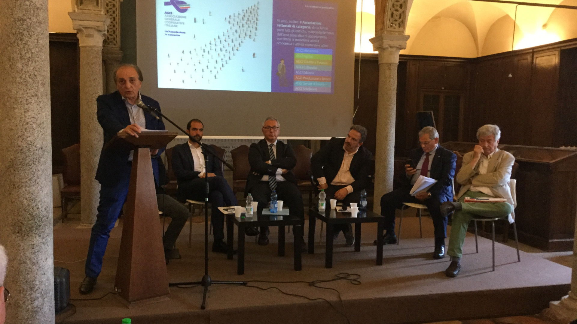 Lotta al lavoro in nero tra le badanti: "Fenomeno sempre più diffuso"