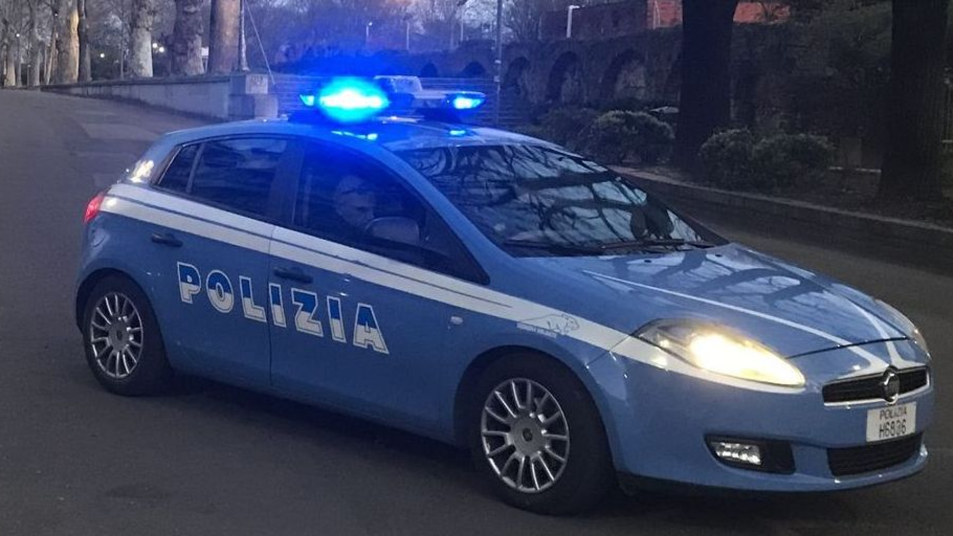 Furti nelle farmacie di via Emilia Pavese, la polizia denuncia tre minorenni