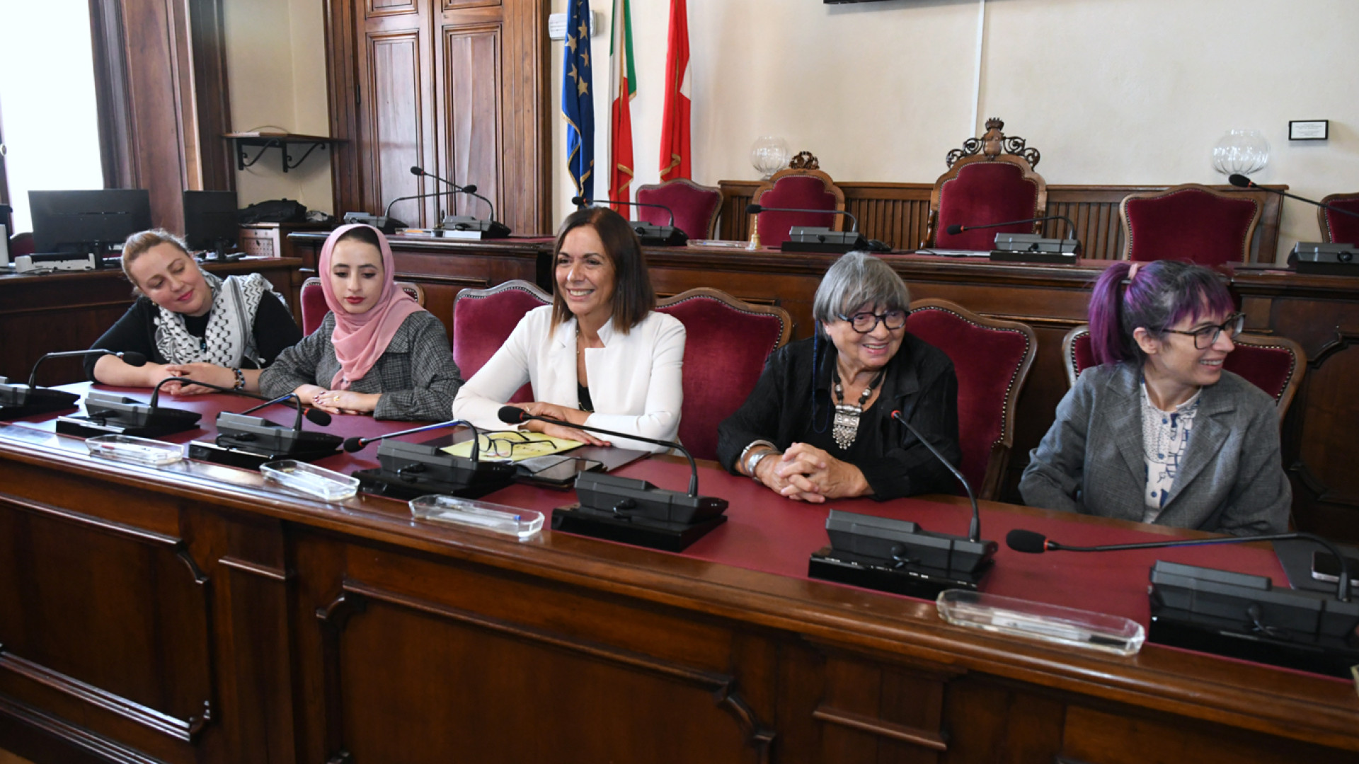 In municipio la giovane palestinese Amira Huraini. “Messaggio di pace”