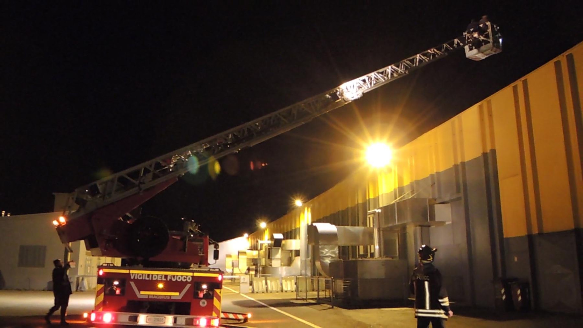 Rottofreno, tentano di entrare dal tetto del Mercatone Uno. Colpo sventato