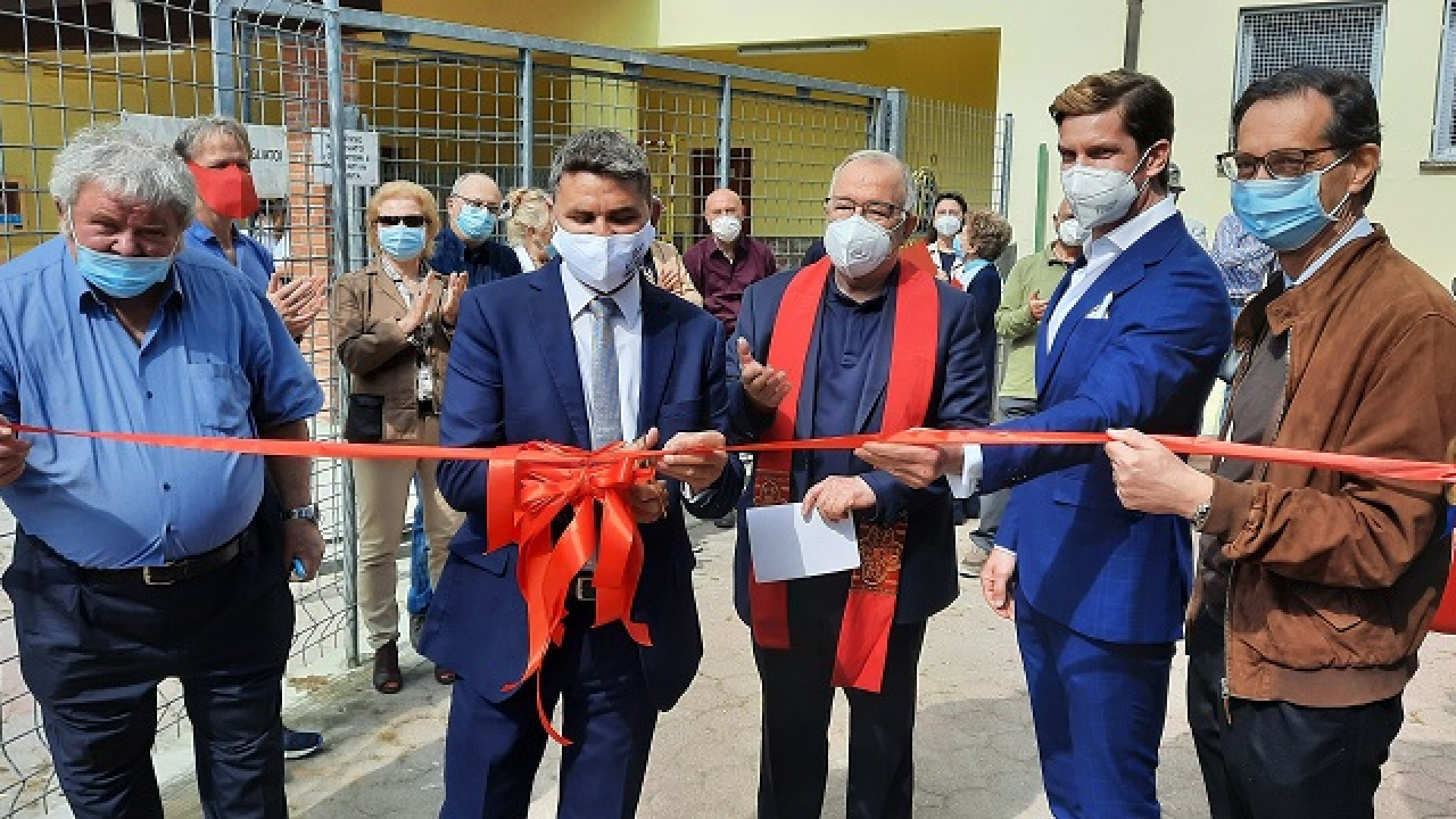 Taglio del nastro a Bosco dei Santi: inaugurata una nuova biblioteca