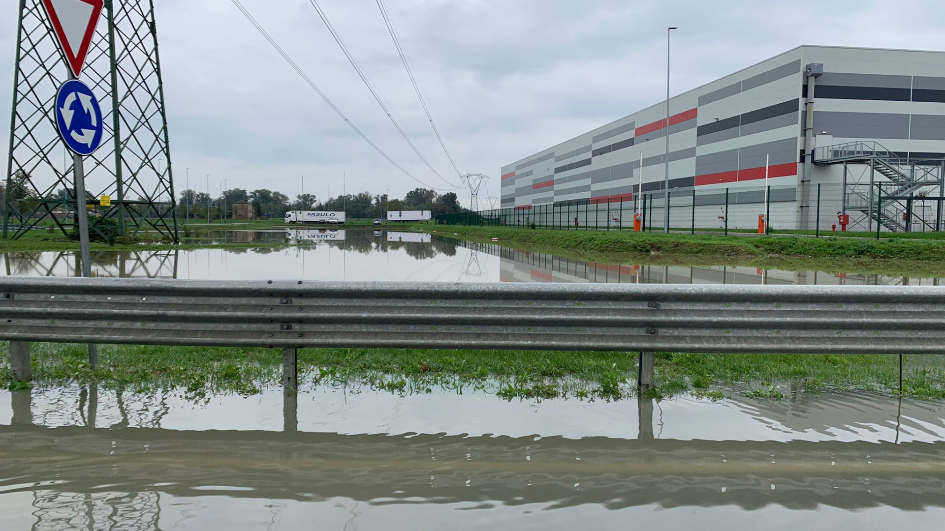 Allagamenti nel Piacentino: l'acqua invade l'autostrada, chiusa l’uscita di Fiorenzuola