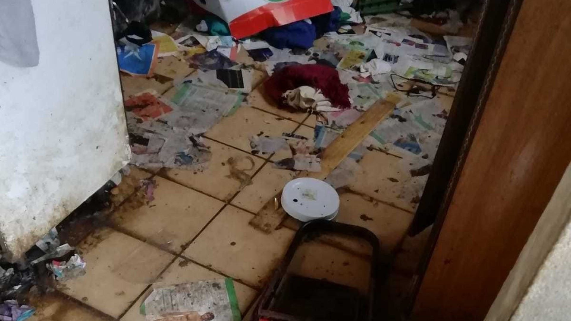 A terra da due giorni nel degrado assoluto: donna soccorsa dai carabinieri