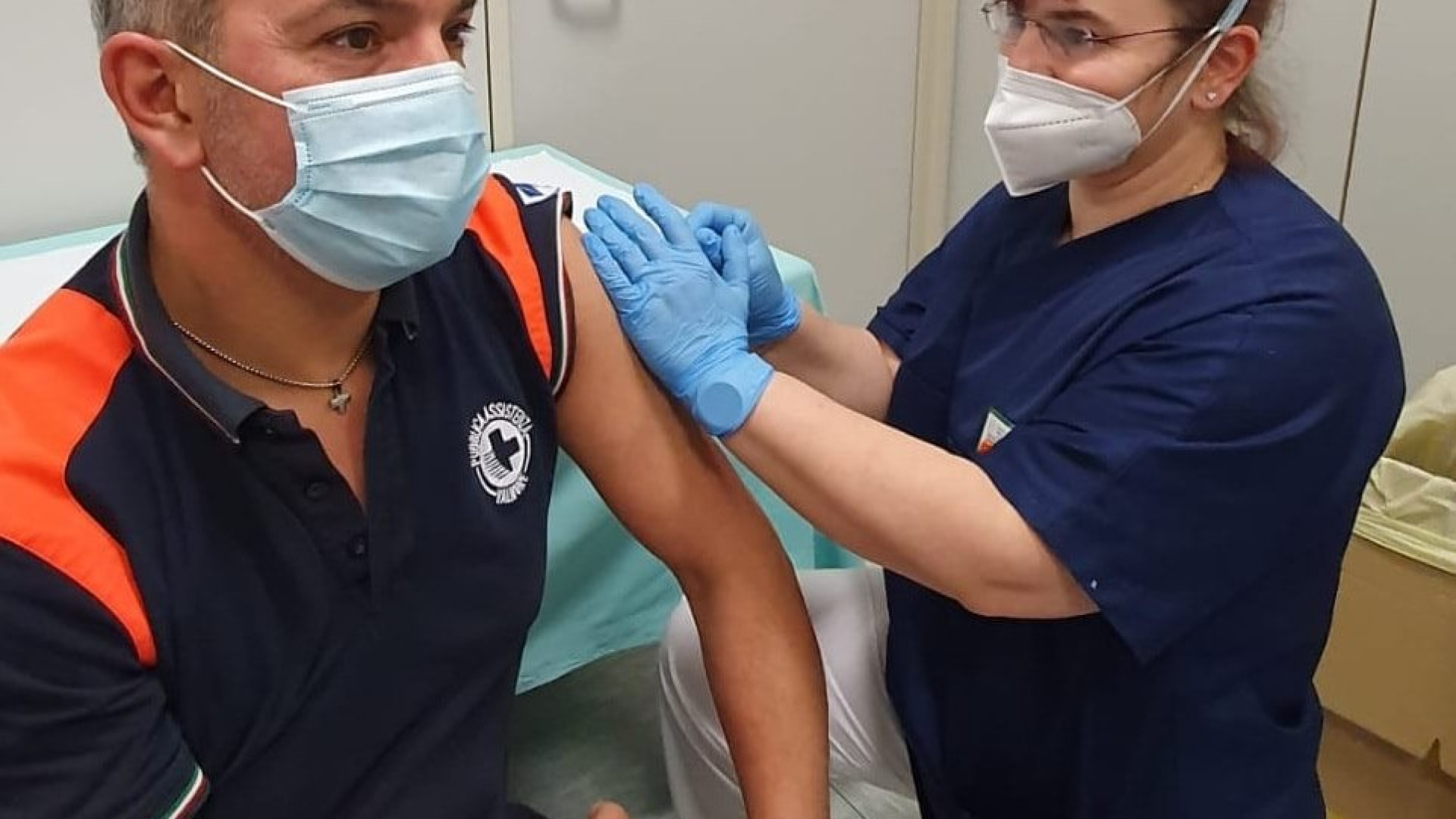 I volontari del soccorso: "Con il vaccino proteggiamo noi stessi e i pazienti"