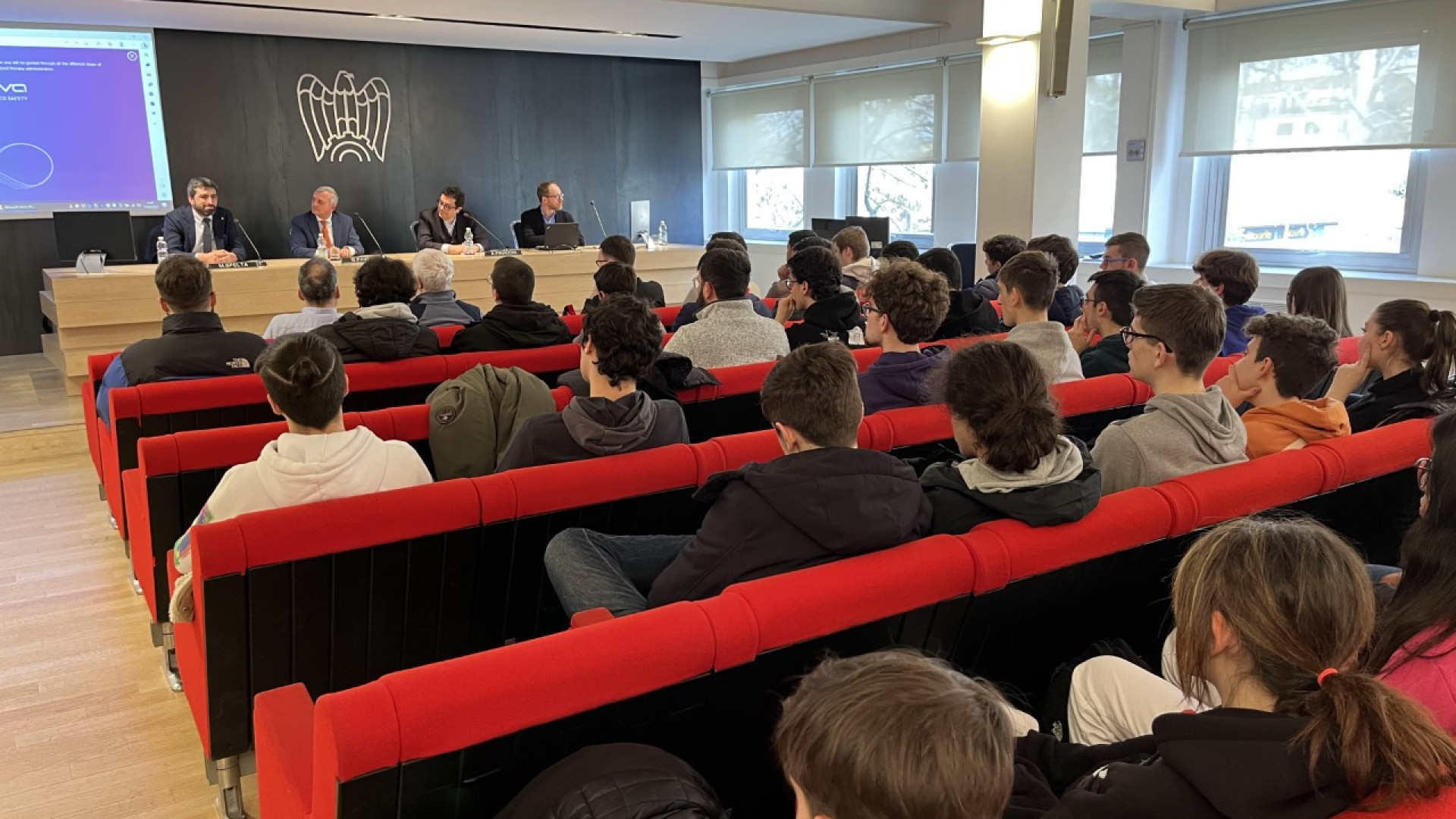 "L'intelligenza artificiale è il futuro". Sessanta studenti dell'Isii tra i robot del domani