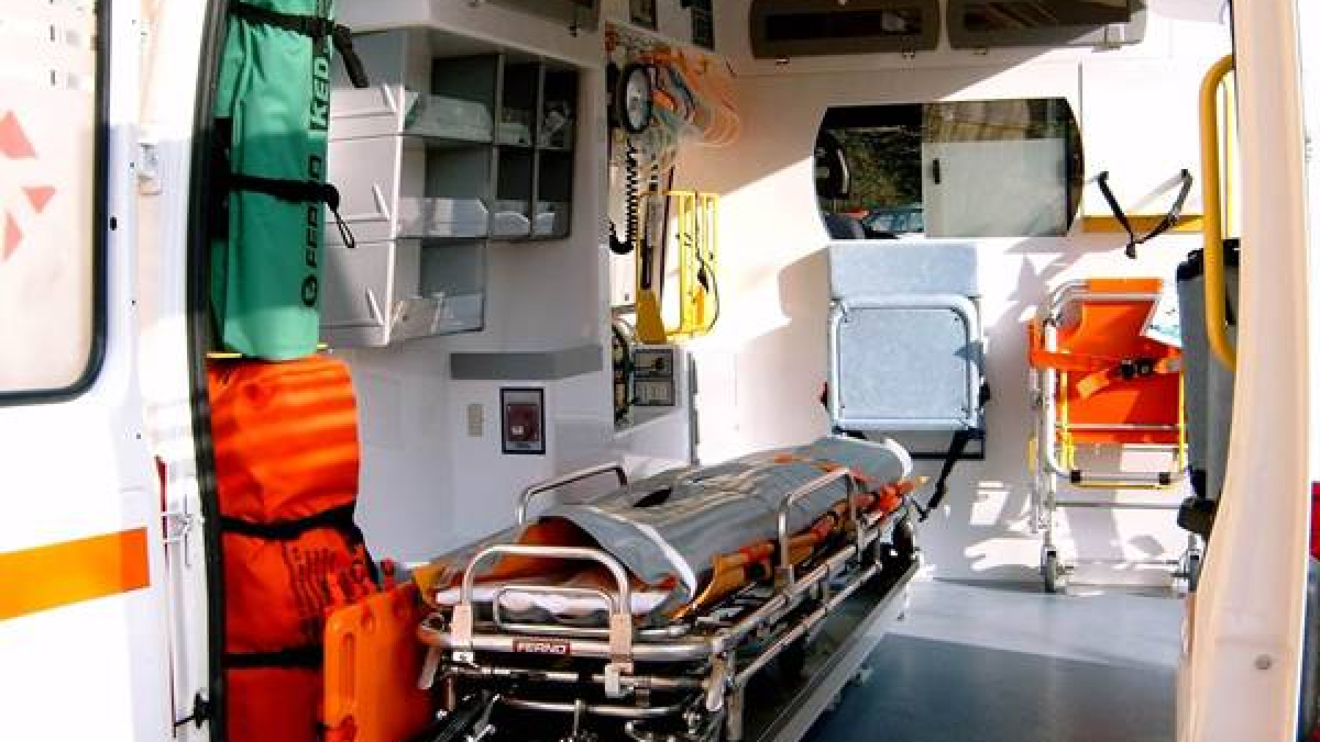 Investita da un'auto mentre attraversa in via Emmanueli, donna finisce all'ospedale