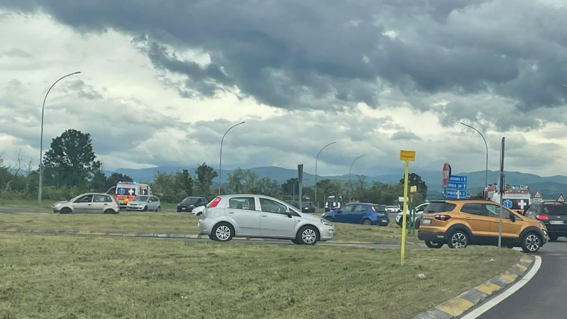 Scontro all'incrocio di San Bonico, due donne ferite trasportate in ospedale