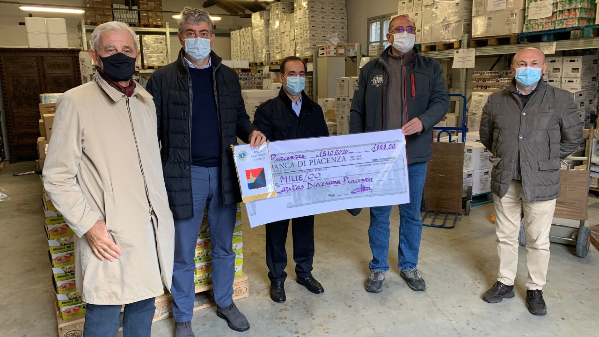 Club Lions e Leo, altri mille euro alla Caritas: "E' in atto emergenza sociale"