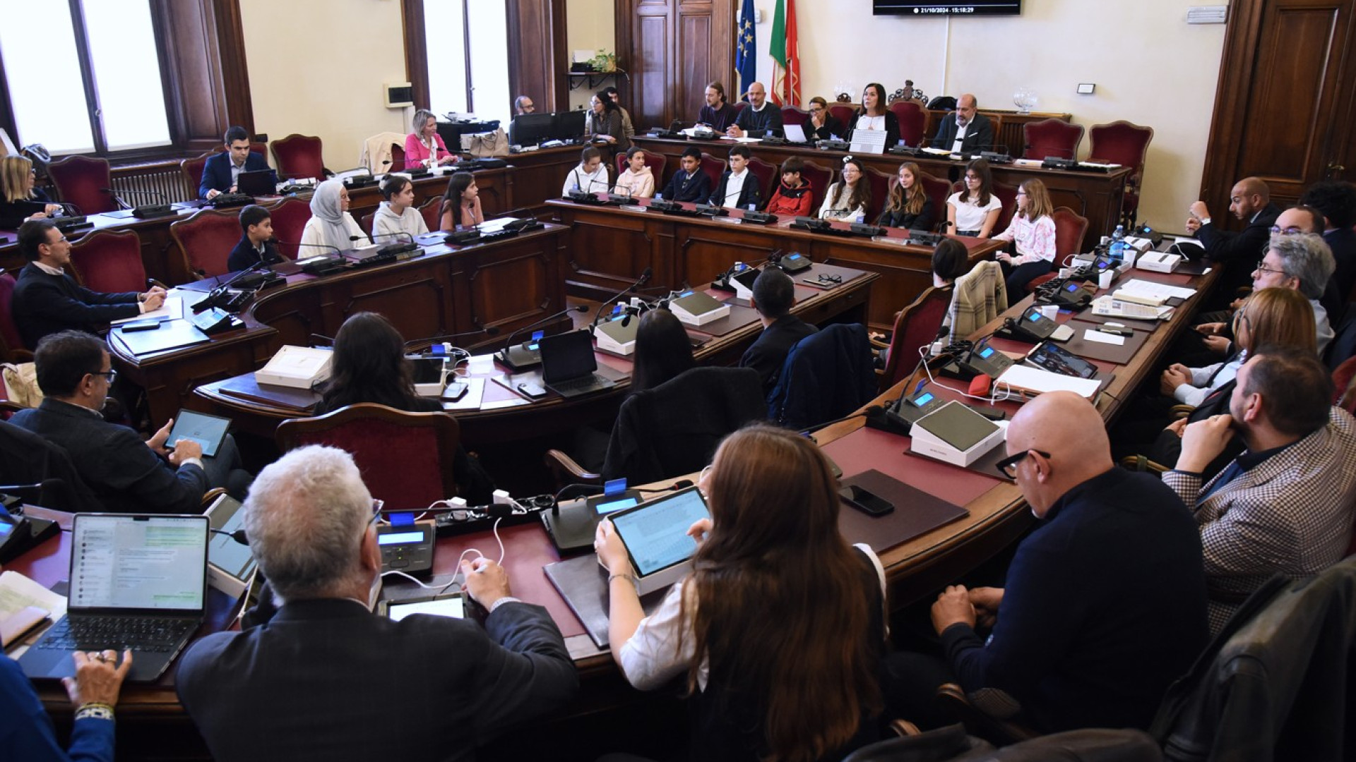 Consiglio dei ragazzi, la proposta: "Eco-compattatori con ricompensa"