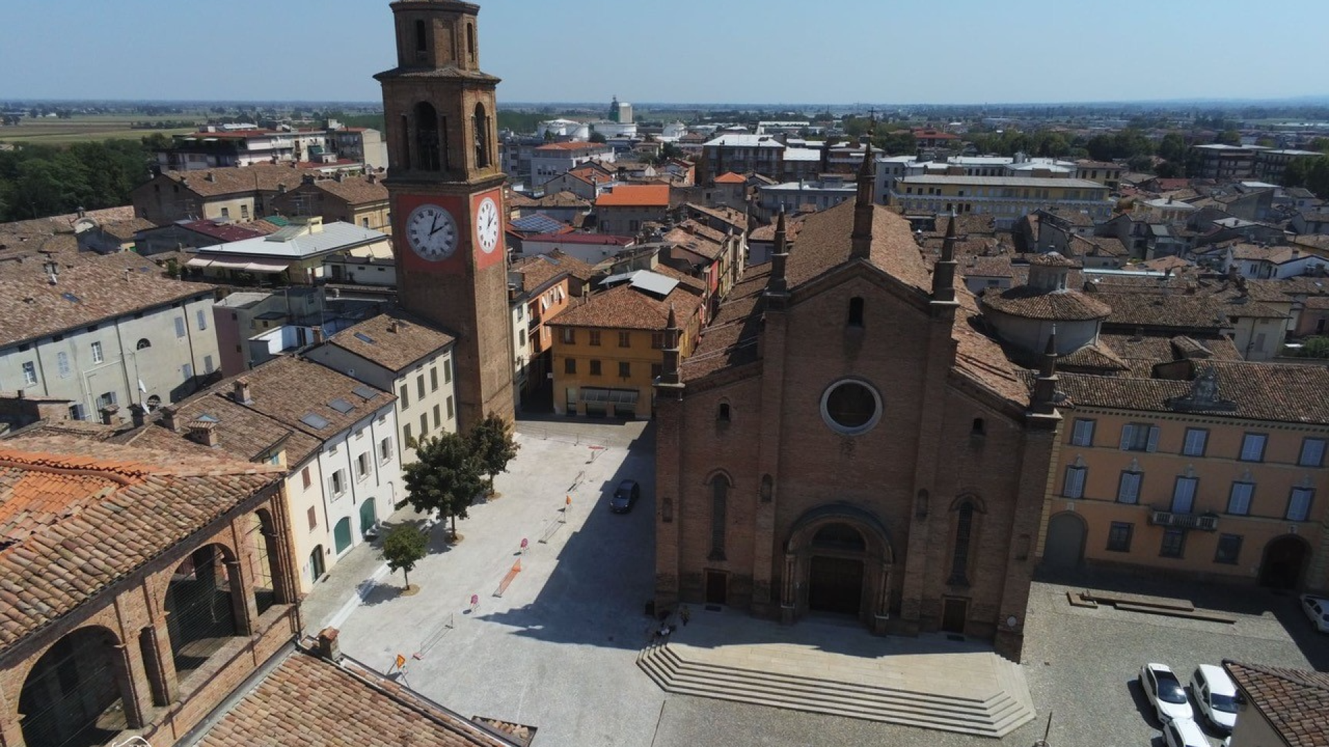 Fiorenzuola: settantenne aiuta una donna accasciata a terra, lei gli ruba la catenina