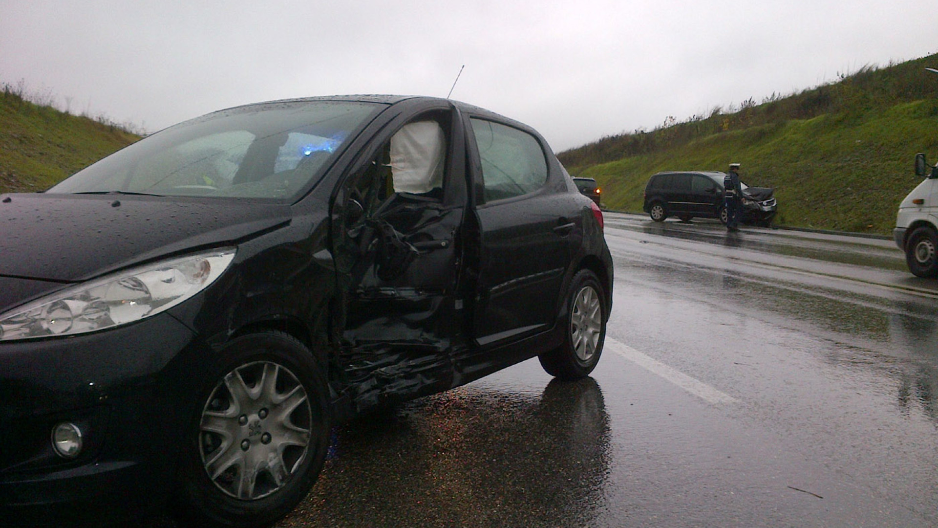 Incidente in tangenziale, due feriti