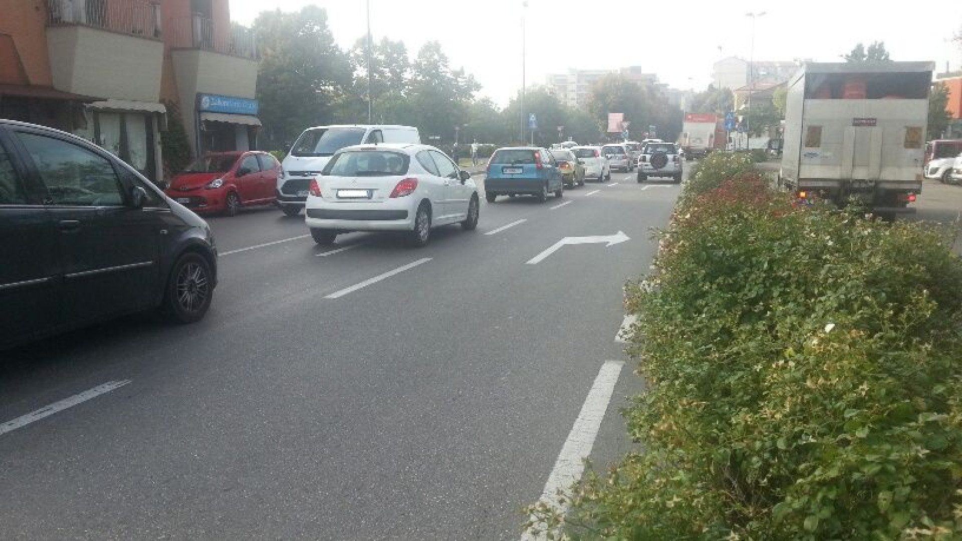 Parcheggio via XXI Aprile, commercianti: "Mancano cartelli e segnaletica"