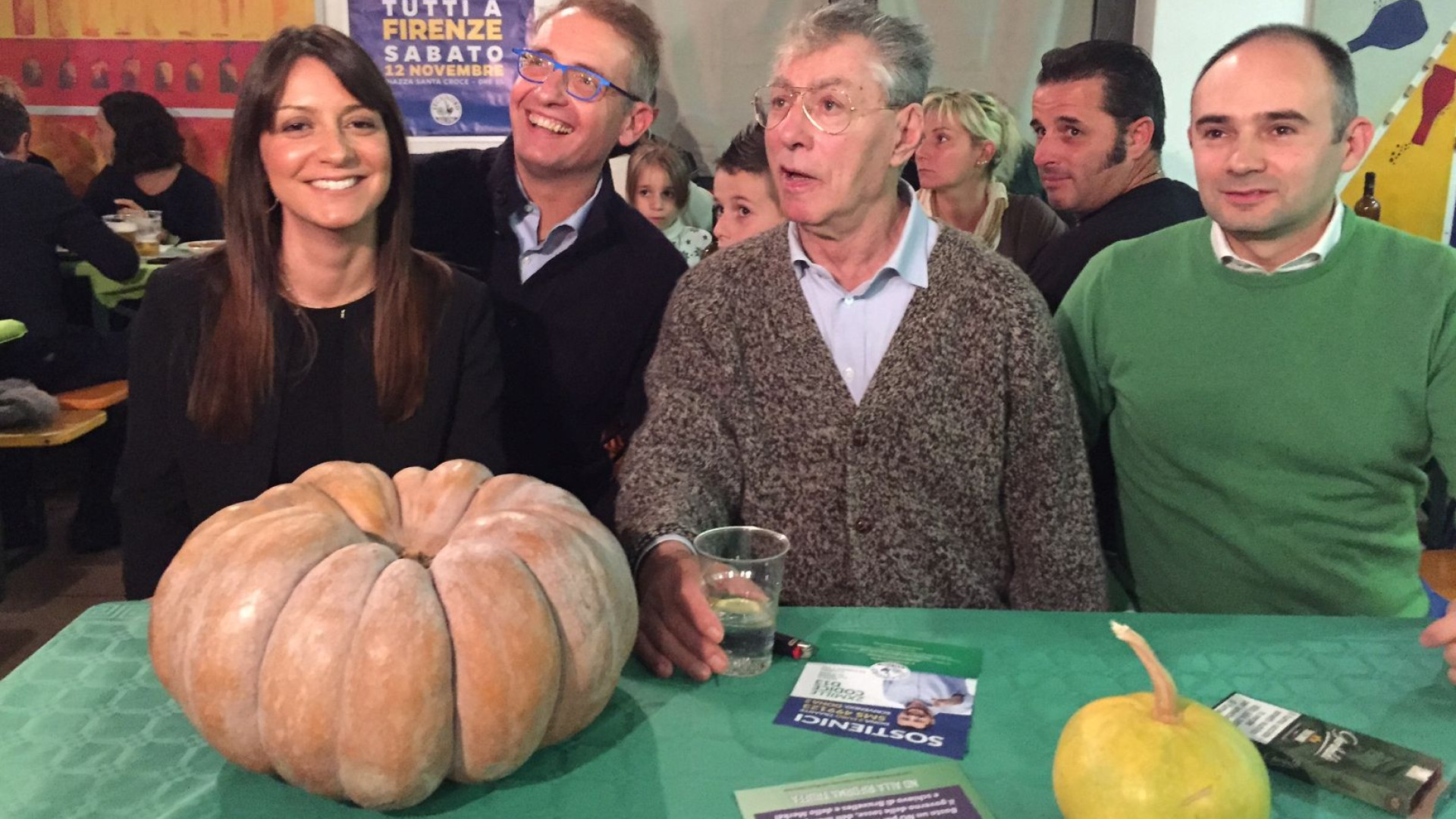 Bossi alla Festa della Zucca: "Salvini non è pronto per fare il premier"