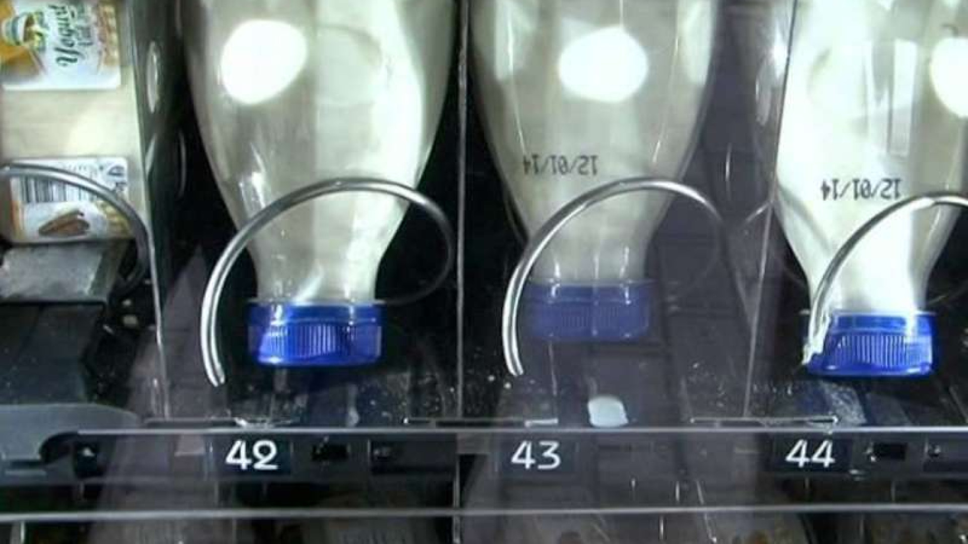 Otto furti ai distributori del latte: 39enne condannato a un anno