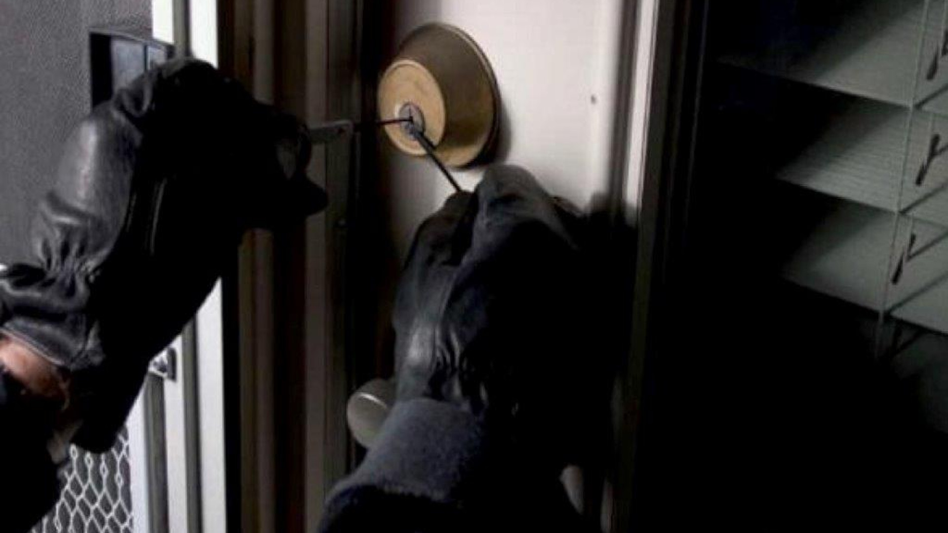 Momeliano, esce di casa per andare a votare e le svaligiano la casa incustodita