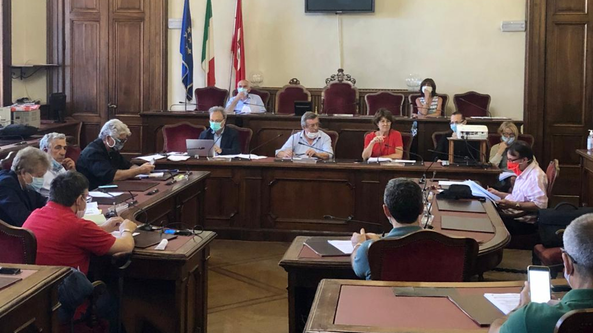 In arrivo il Garante comunale per gli animali. "No ai cani in cantina, pipì in strada da pulire"