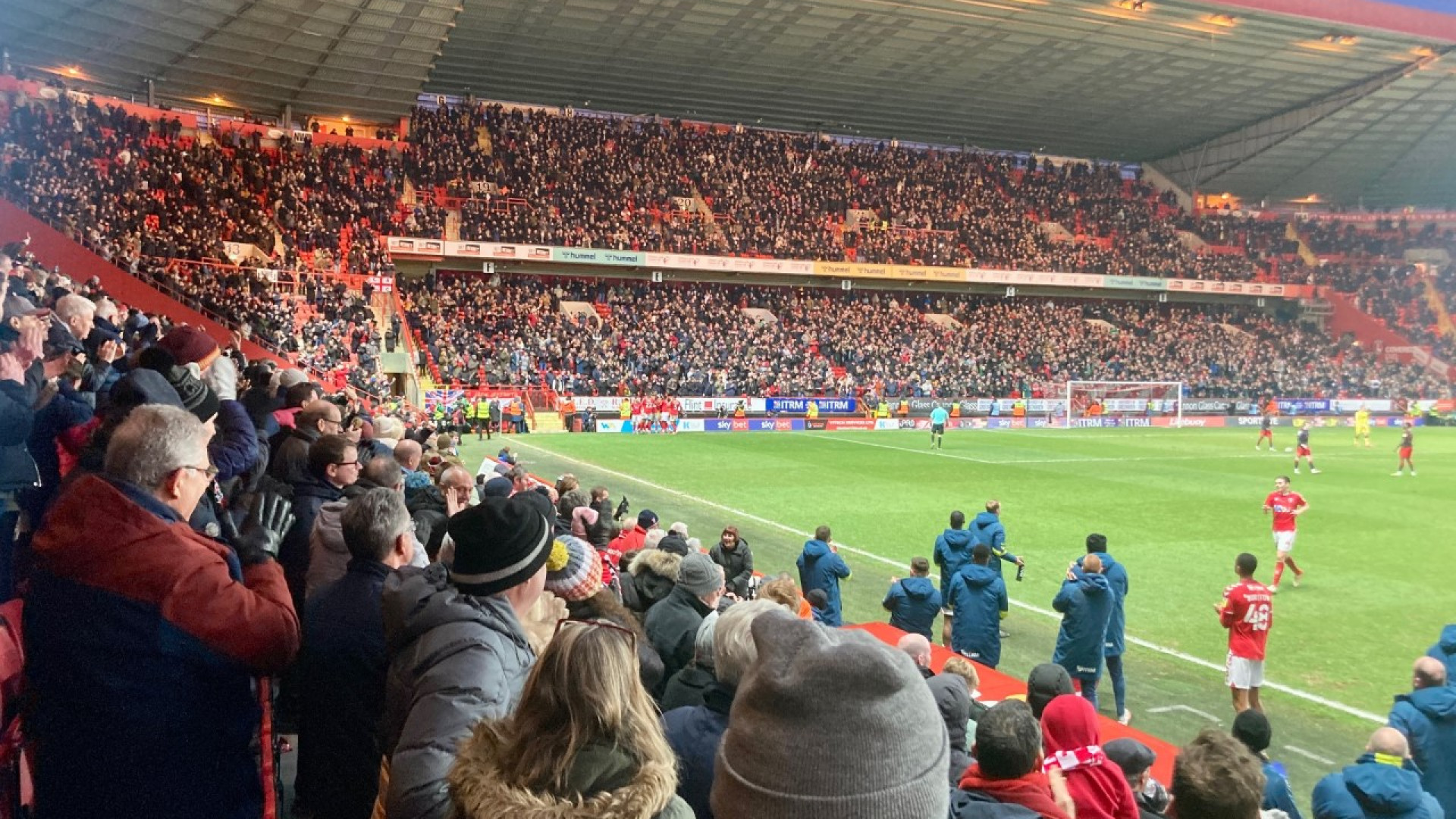 Un passo nel mondo, Londra, weekend di calcio (e tifosi senza mascherine). Podcast