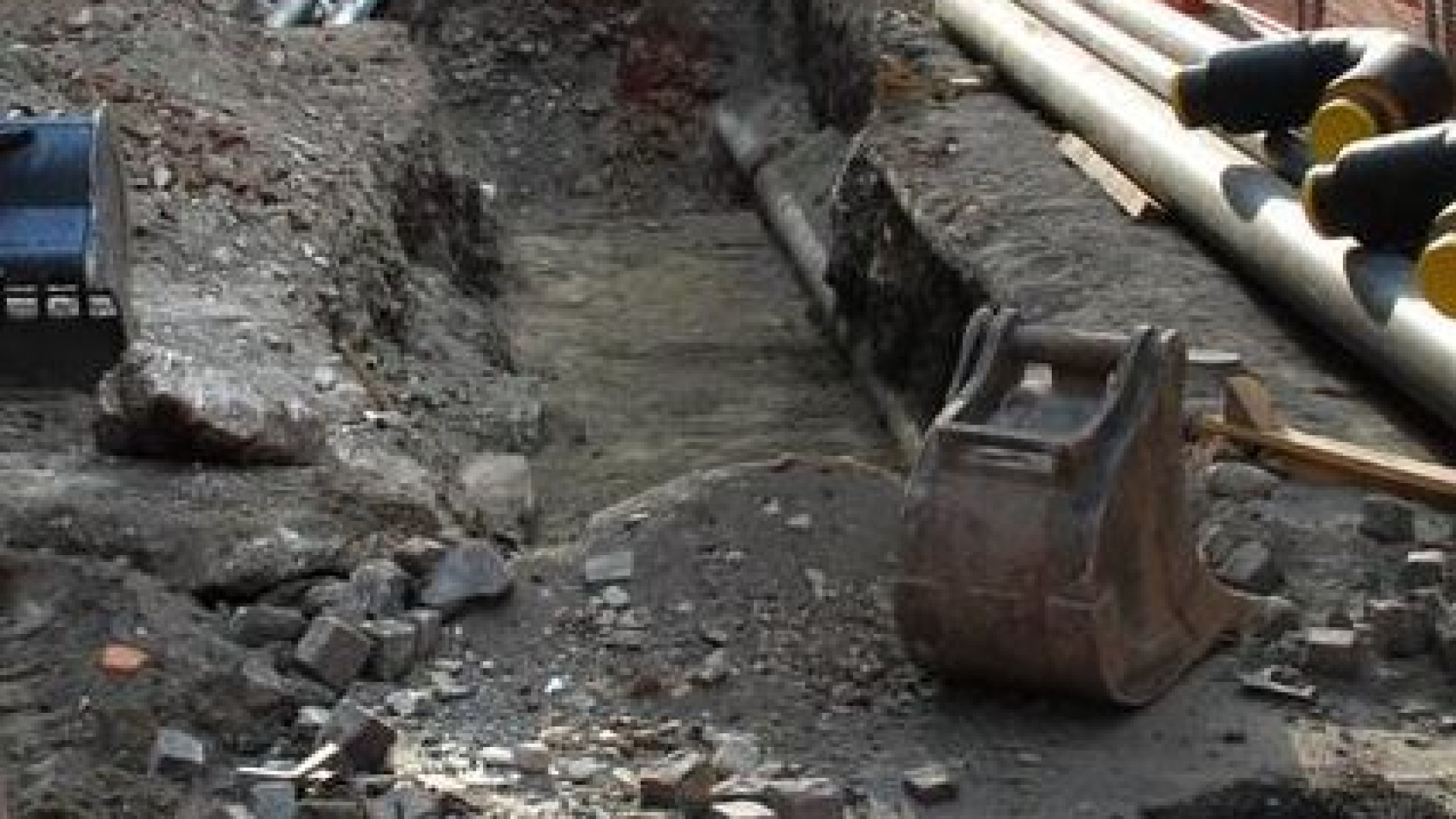 Ruspa danneggia condotta del teleriscaldamento. Iren al lavoro