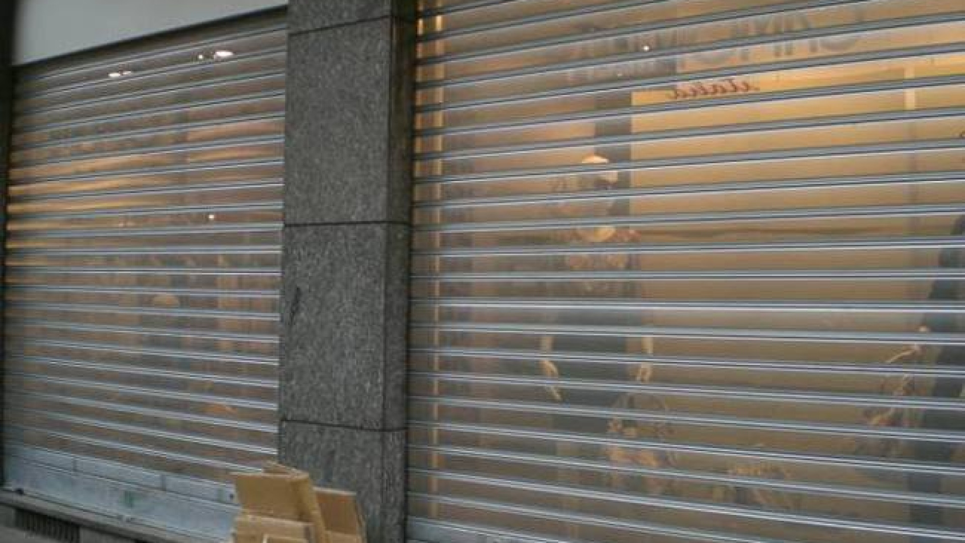 Imprenditori soffocati dalla crisi consegnano le chiavi delle serrande abbassate