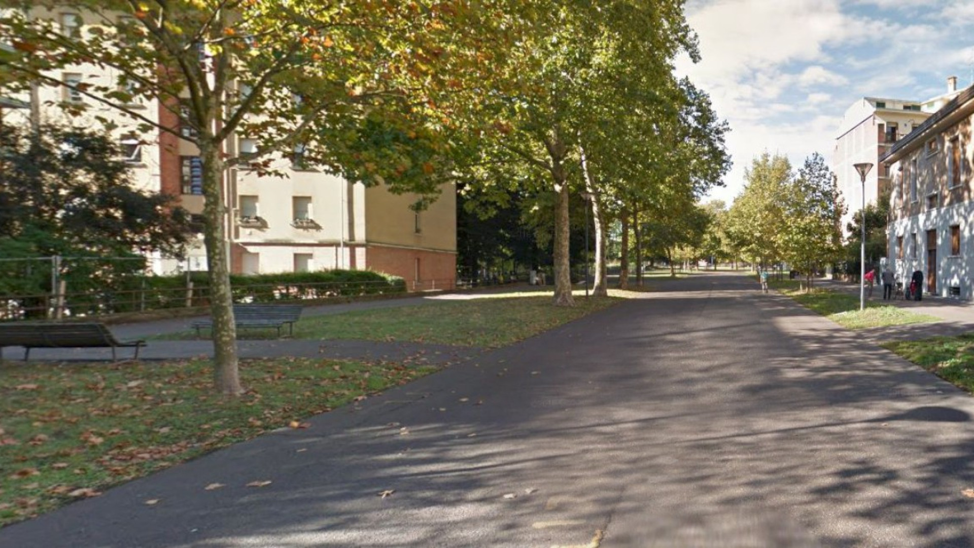 Derubato della borsa mentre dorme su una panchina, ma era il sacchetto intestinale