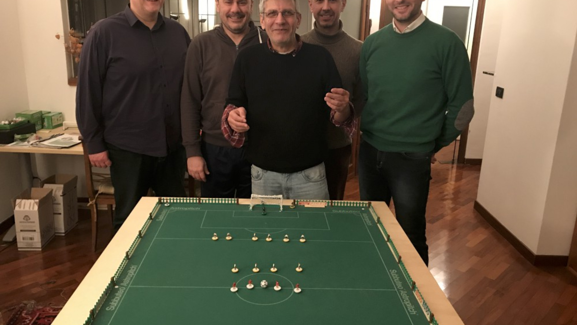 La passione del subbuteo portata avanti da un gruppo di "irriducibili"