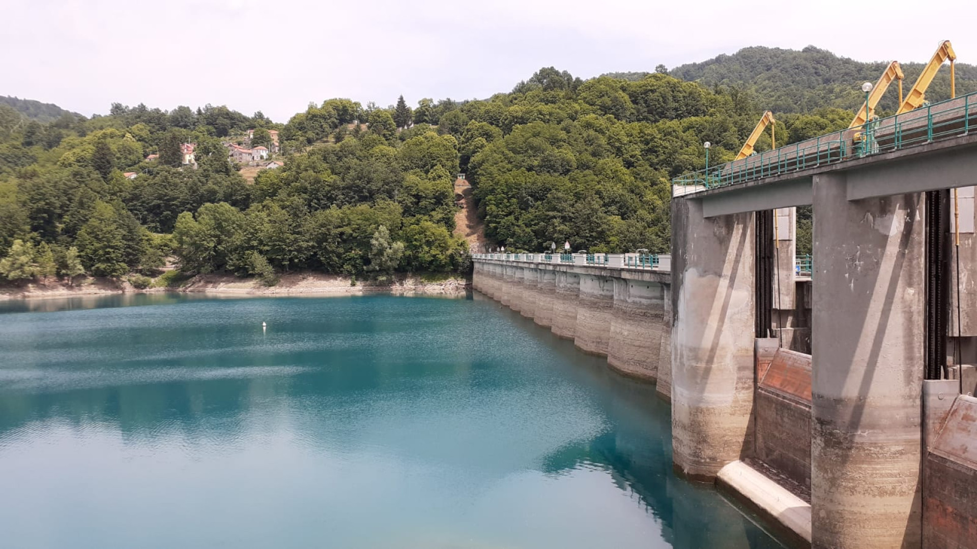 Diga del Brugneto, partito il rilascio d'acqua. La Bonifica: "L'emergenza rimane"