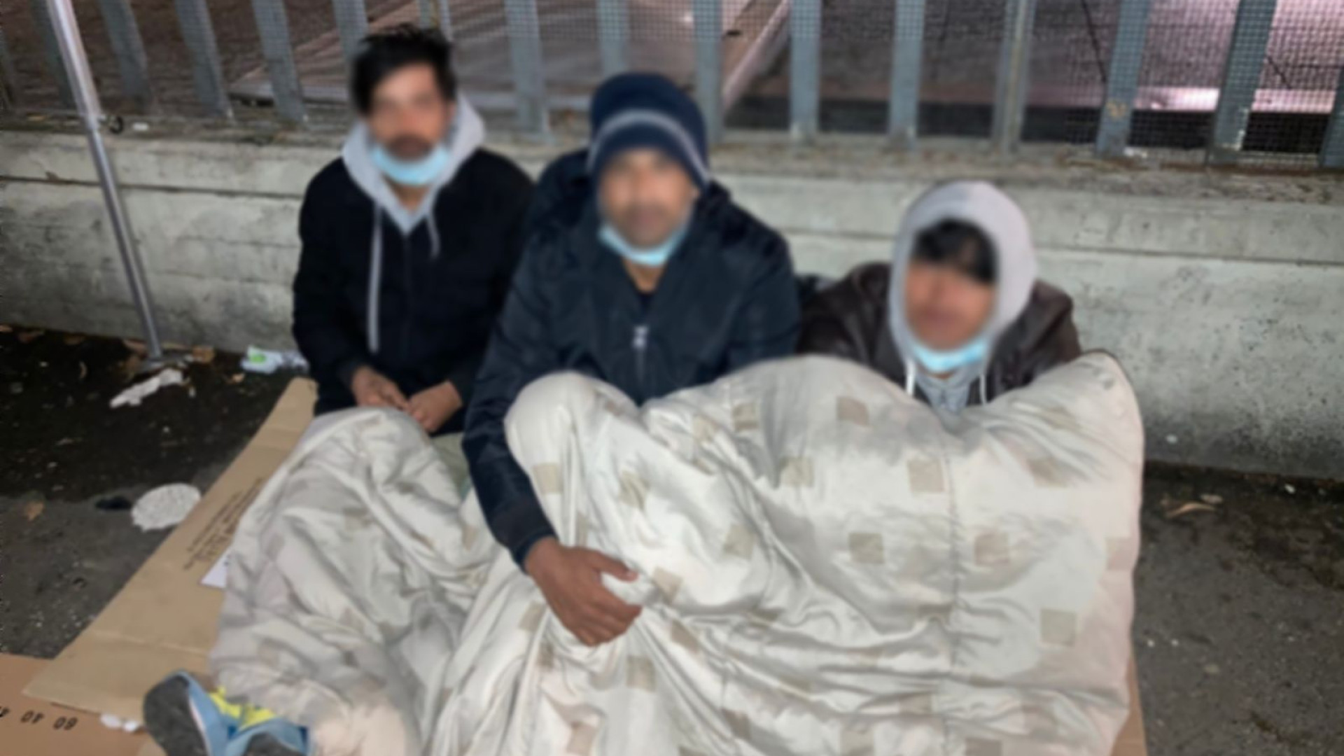 In viale Malta il marciapiede della povertà: "Già soccorsi 50 profughi pakistani"