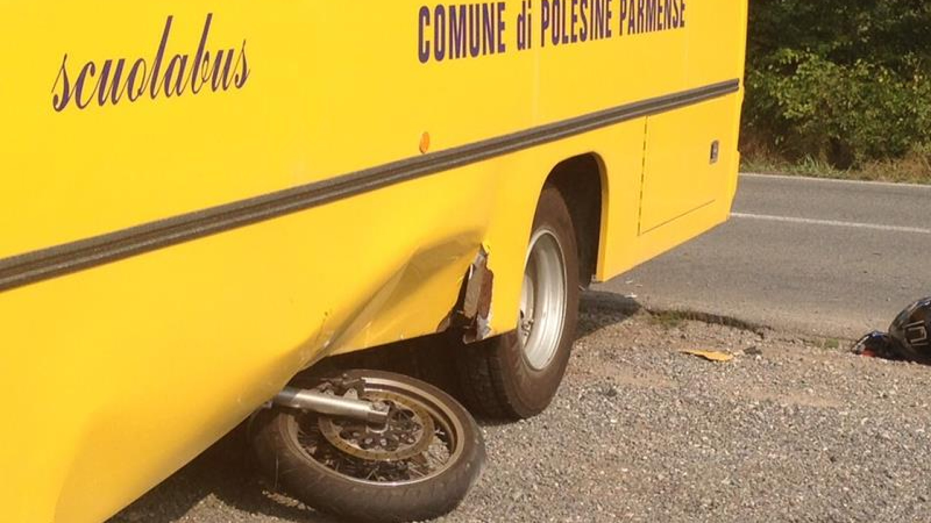 Villanova: pulmino scolastico contro scooter, grave un 46enne