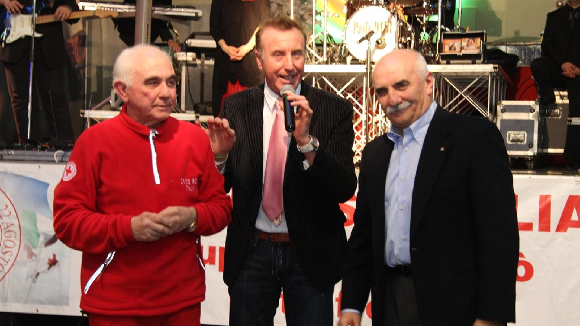 Al gala della Croce Rossa l'abbraccio a Grassi e Zurla