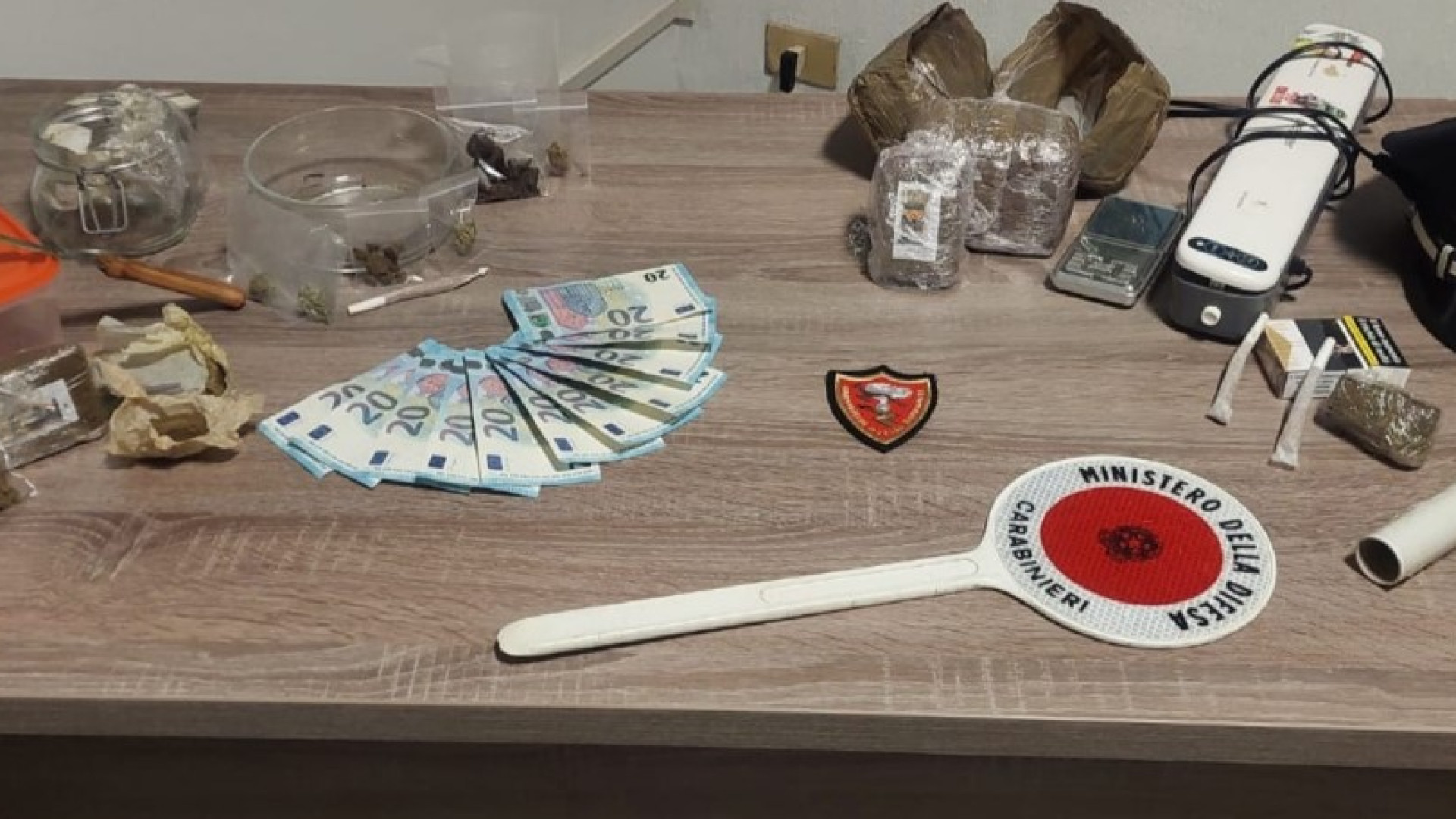 A Fidenza per fare il carico di droga: 30enne di Alseno e fornitore arrestati