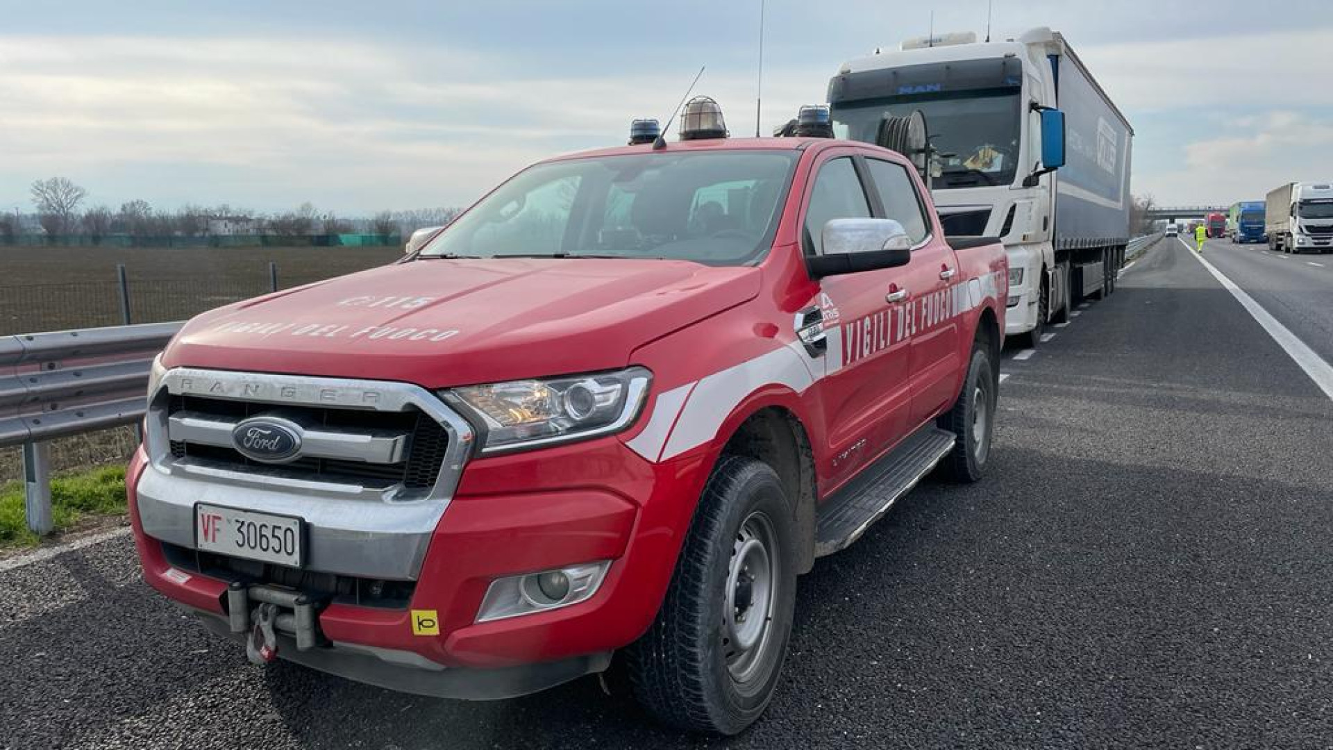 A21 a Sarmato, camionista trovato senza vita sul tir in una piazzola di sosta