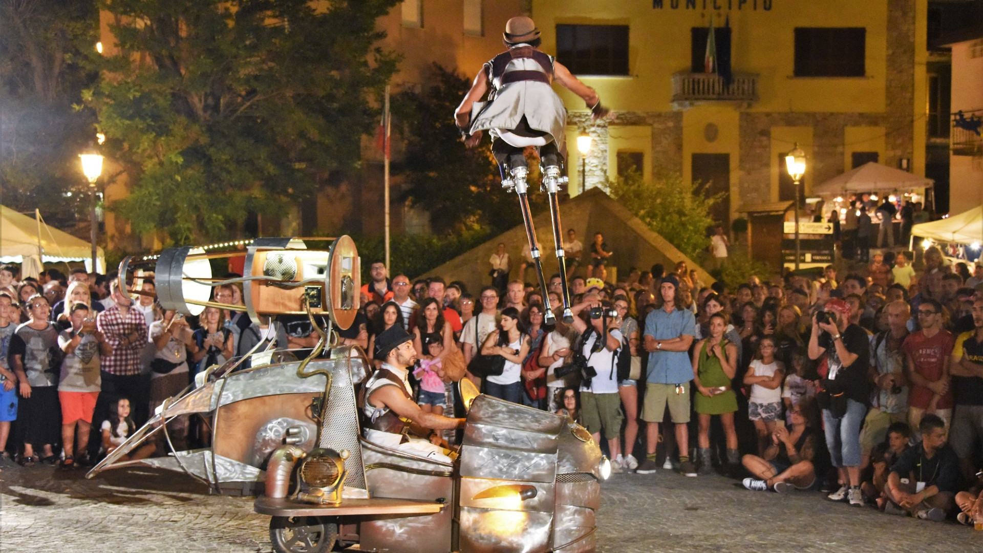 Vernasca, torna la magia del Bascherdeis. In arrivo 50 compagnie di artisti