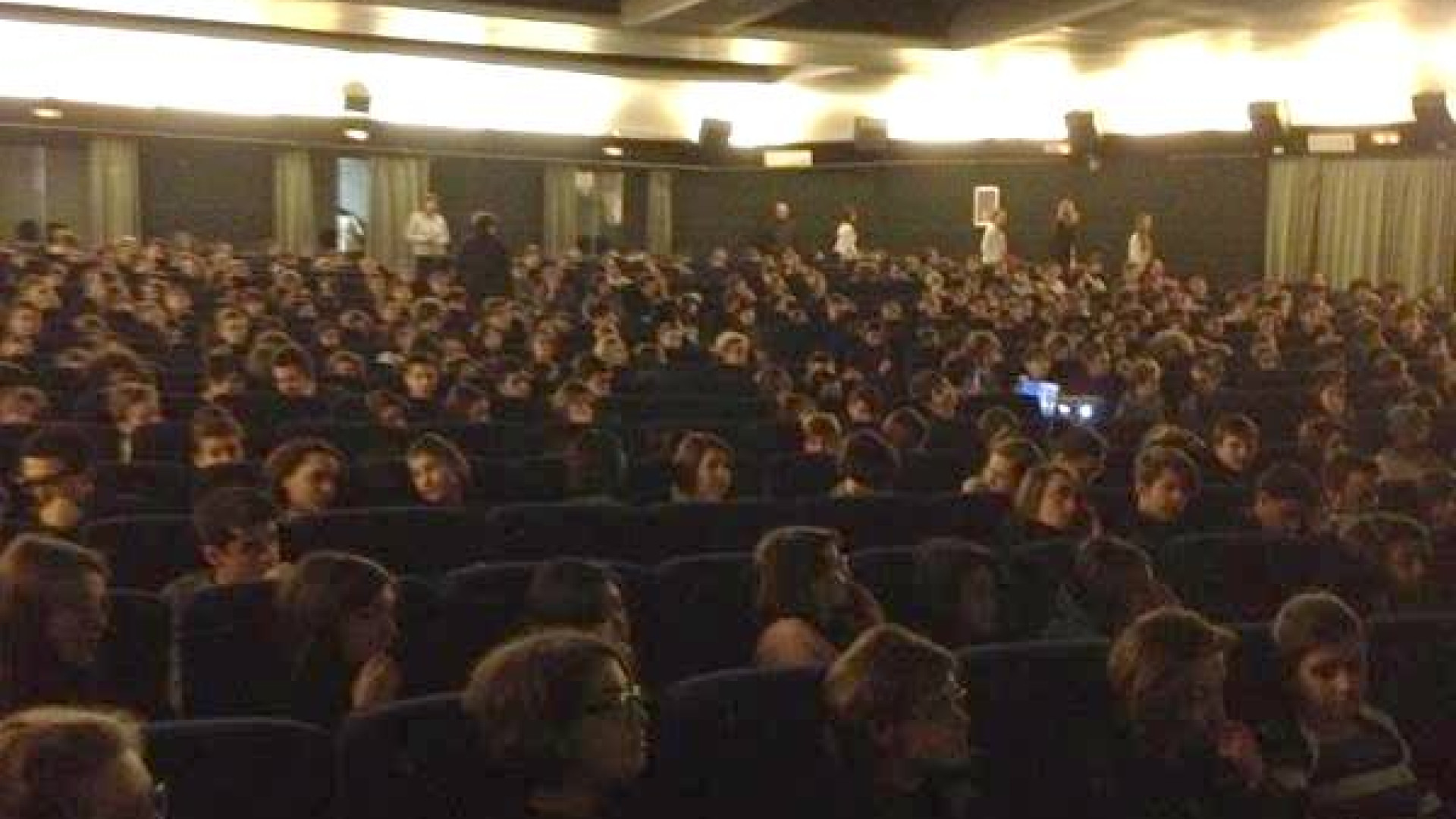 "Attenti ai molestatori": lezione anti-stalking per gli studenti al Politeama