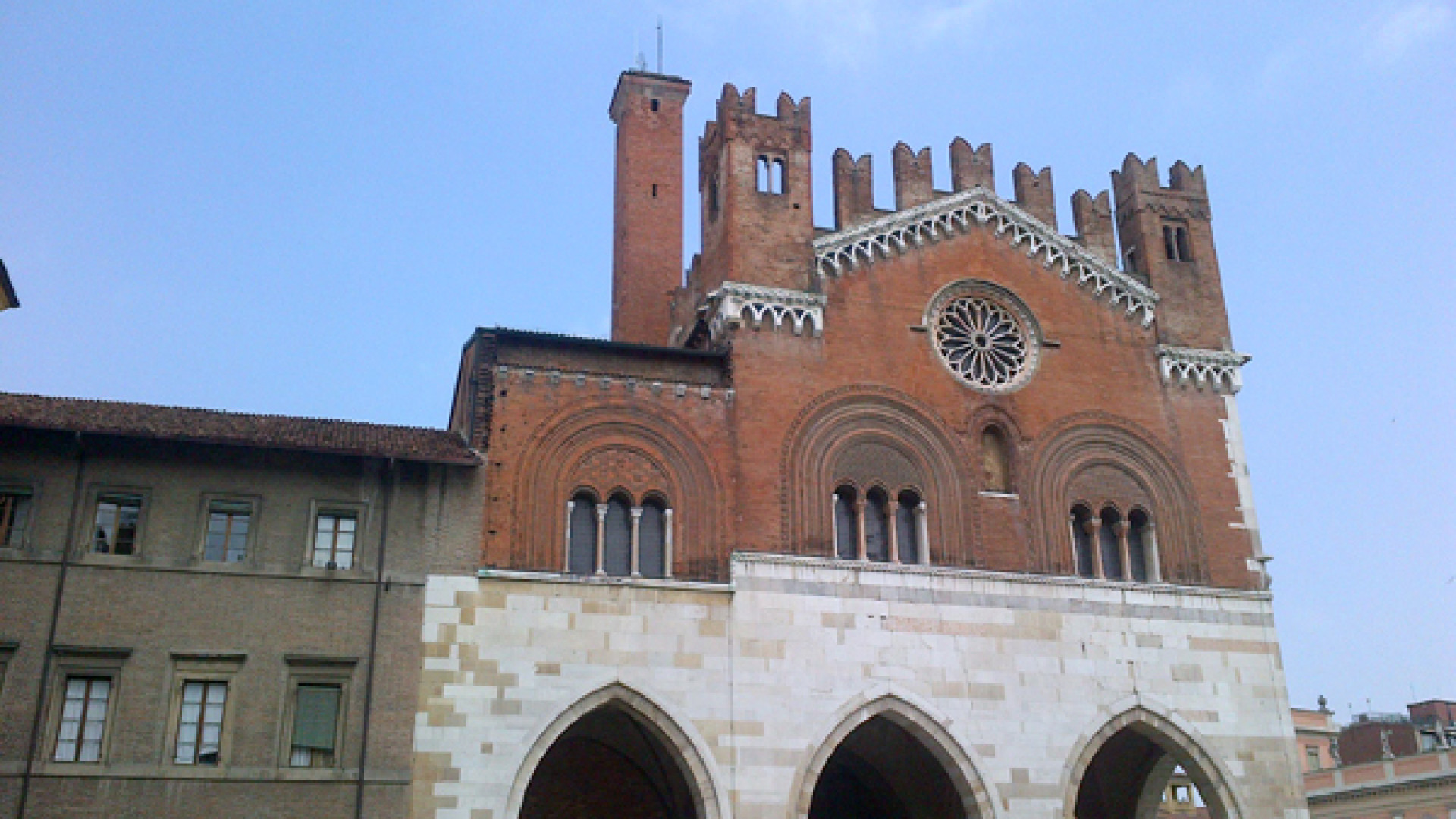 Iat cambia sede con orari più ampi e prenotazioni di alberghi