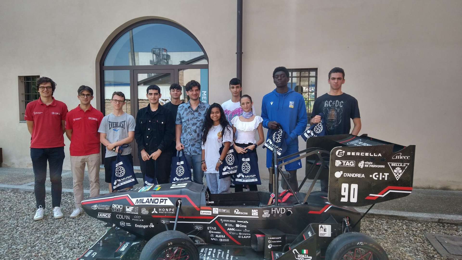 Dal progetto alla costruzione di una vettura: studenti nel Tecnopolo di Piacenza