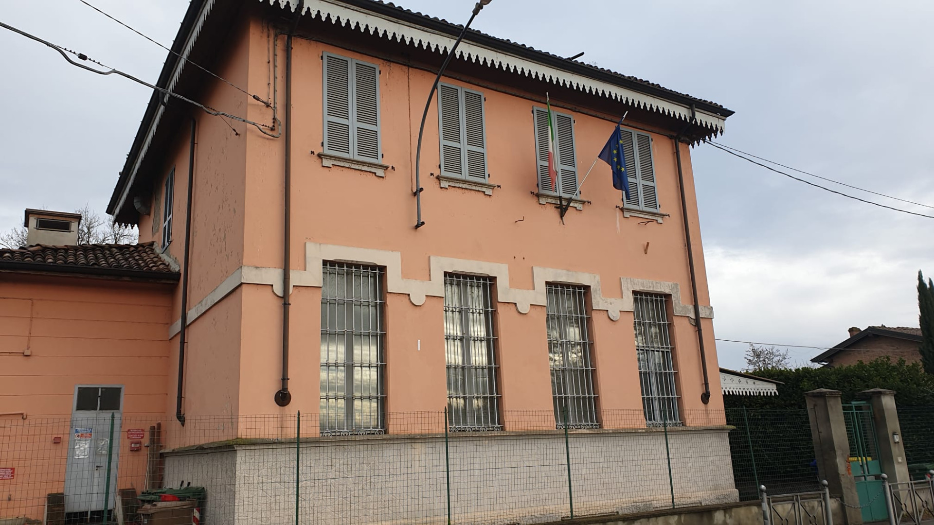 Il Comune: "L'ex scuola di Vallera pronta per il ritorno delle classi”