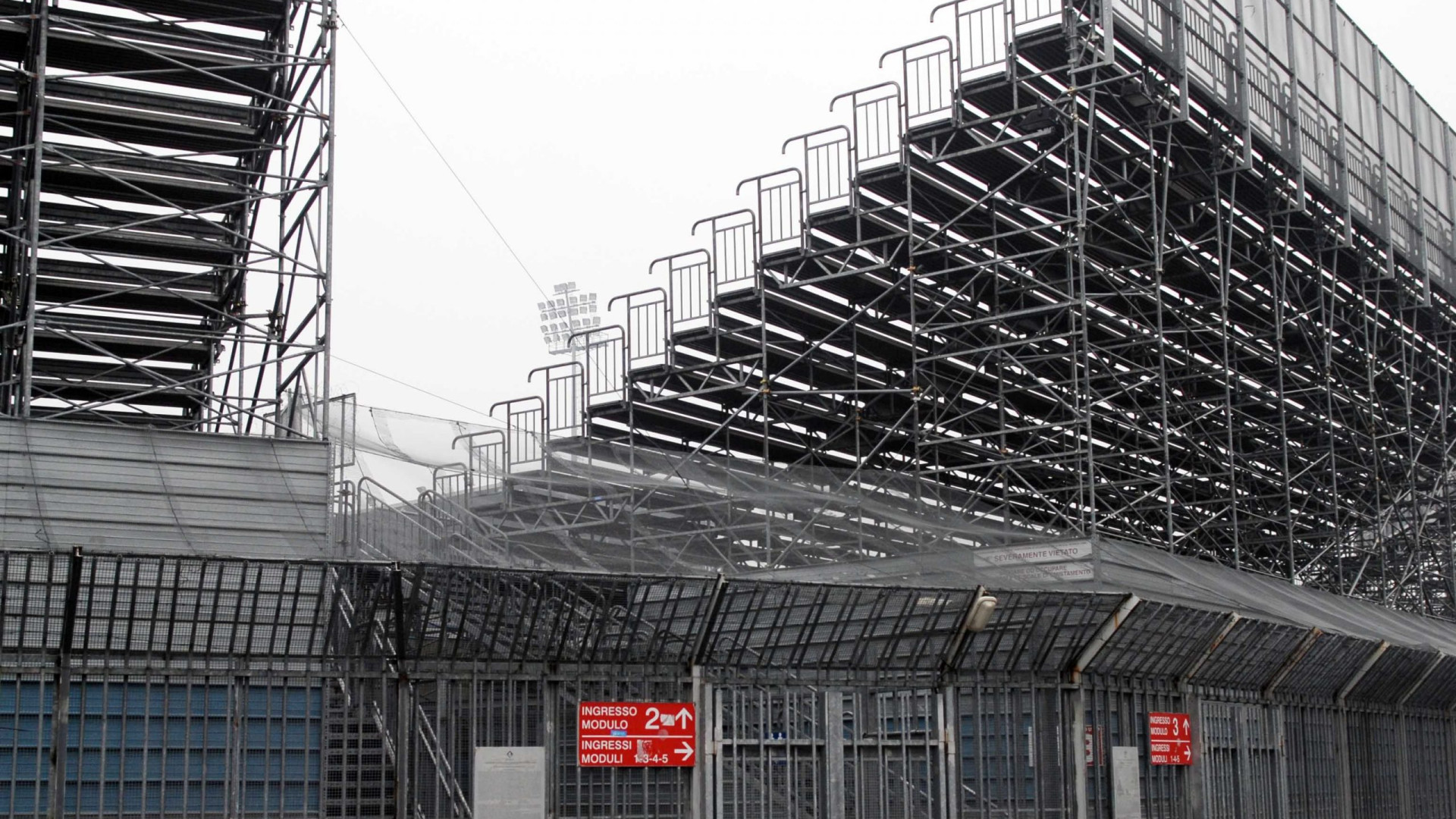 Stadio Garilli, lunedì inizierà lo smontaggio delle curve in tubolari di ferro