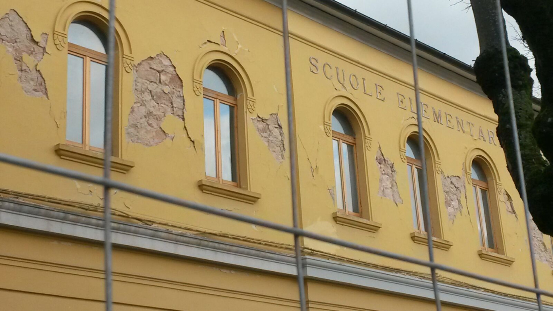 Squadra di dipendenti comunali di Piacenza tra i terremotati: "Continuano le scosse"