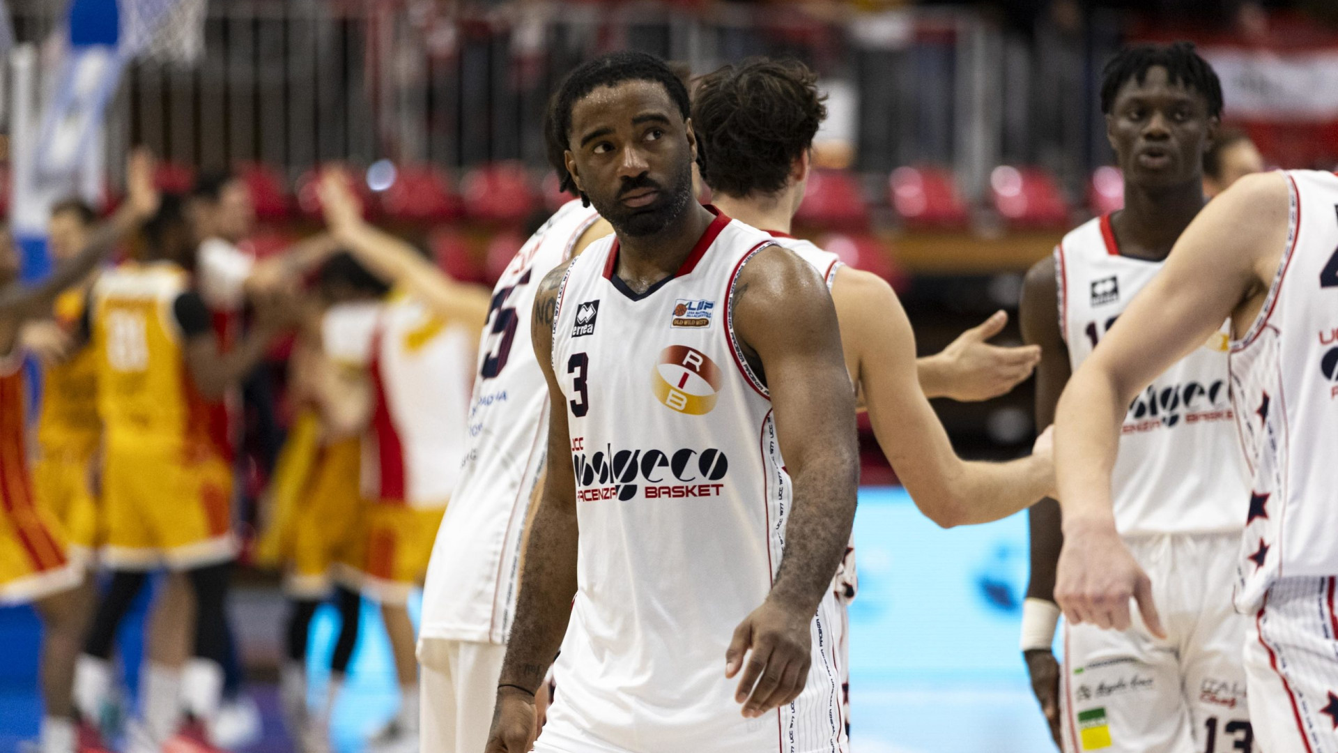 Basket Serie A2, l'Assigeco sogna ma è Pesaro ad avere la meglio nel finale